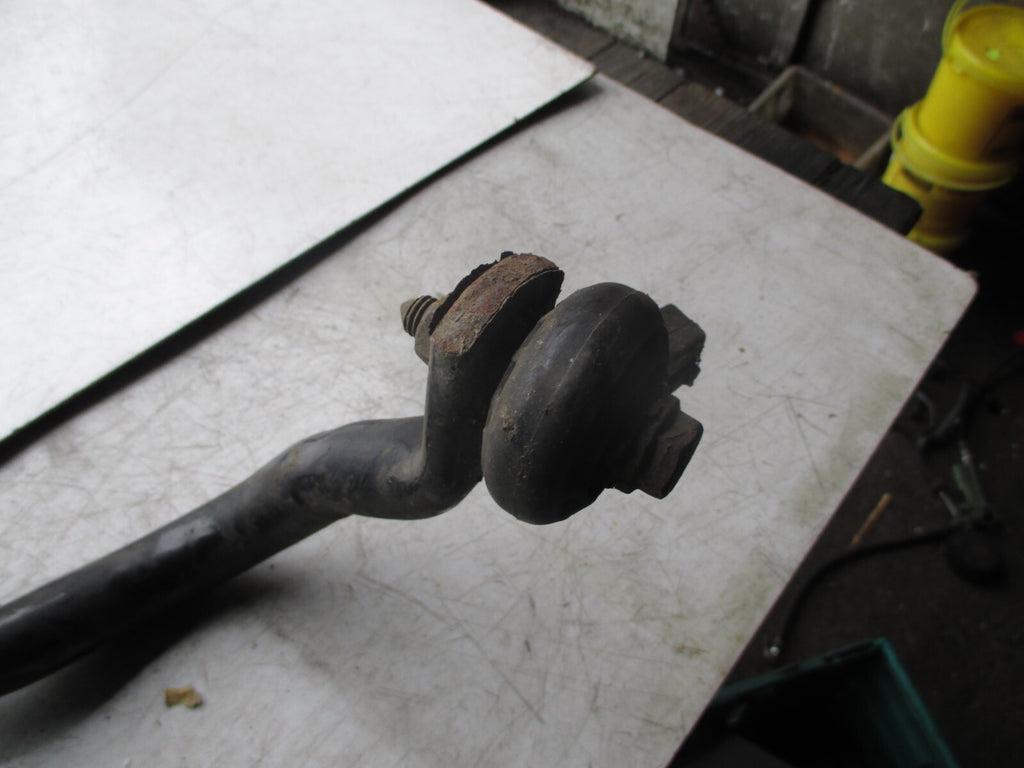 AUDI A4 B8 2011 FRONT ANTI ROLL SWAY BAR STABILIZER SUPPORT ROD 8K0411309L