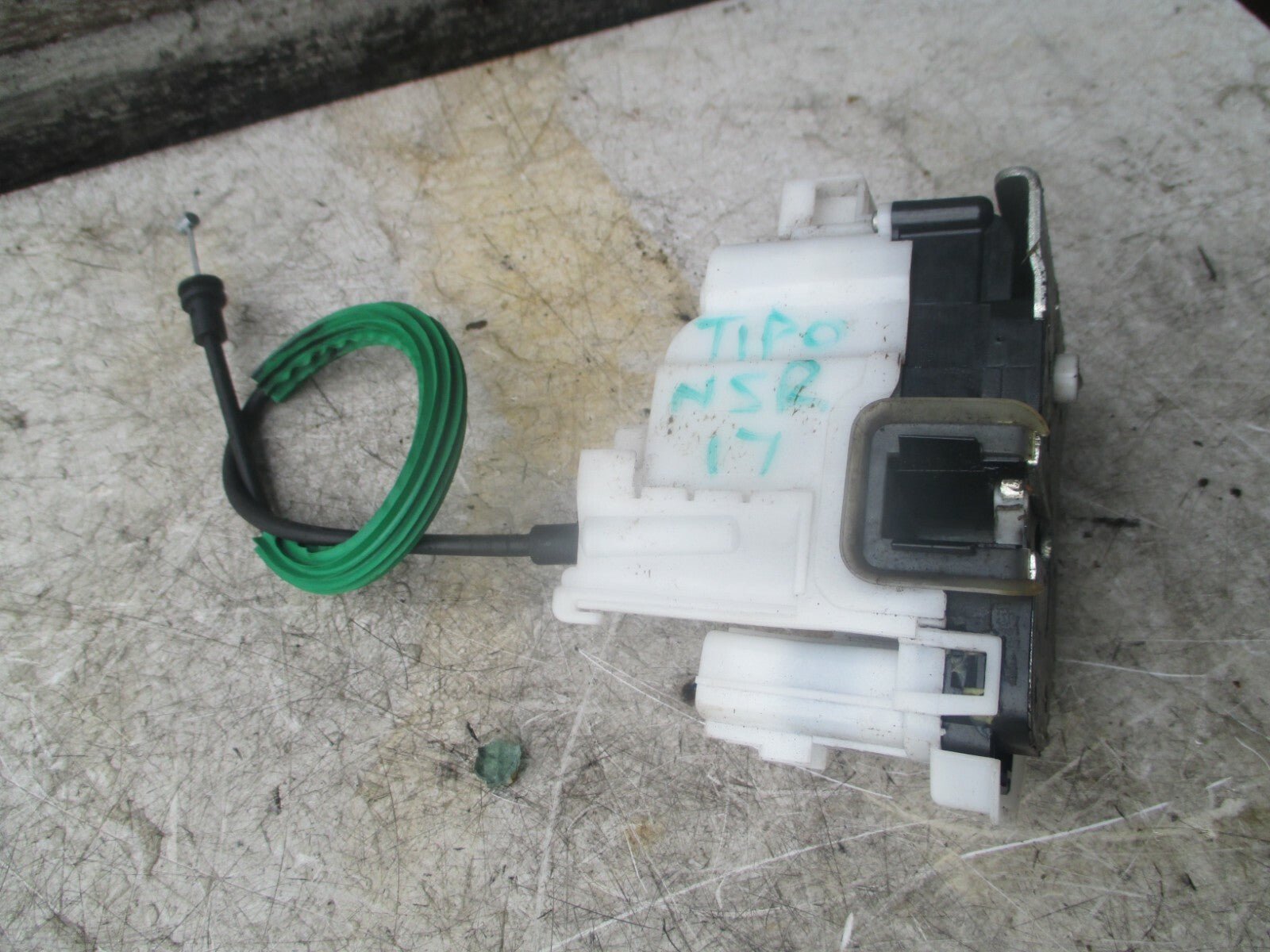 FIAT TIPO 2017 NSR PASSENGER SIDE REAR DOOR LOCK MECHANISM 52016000