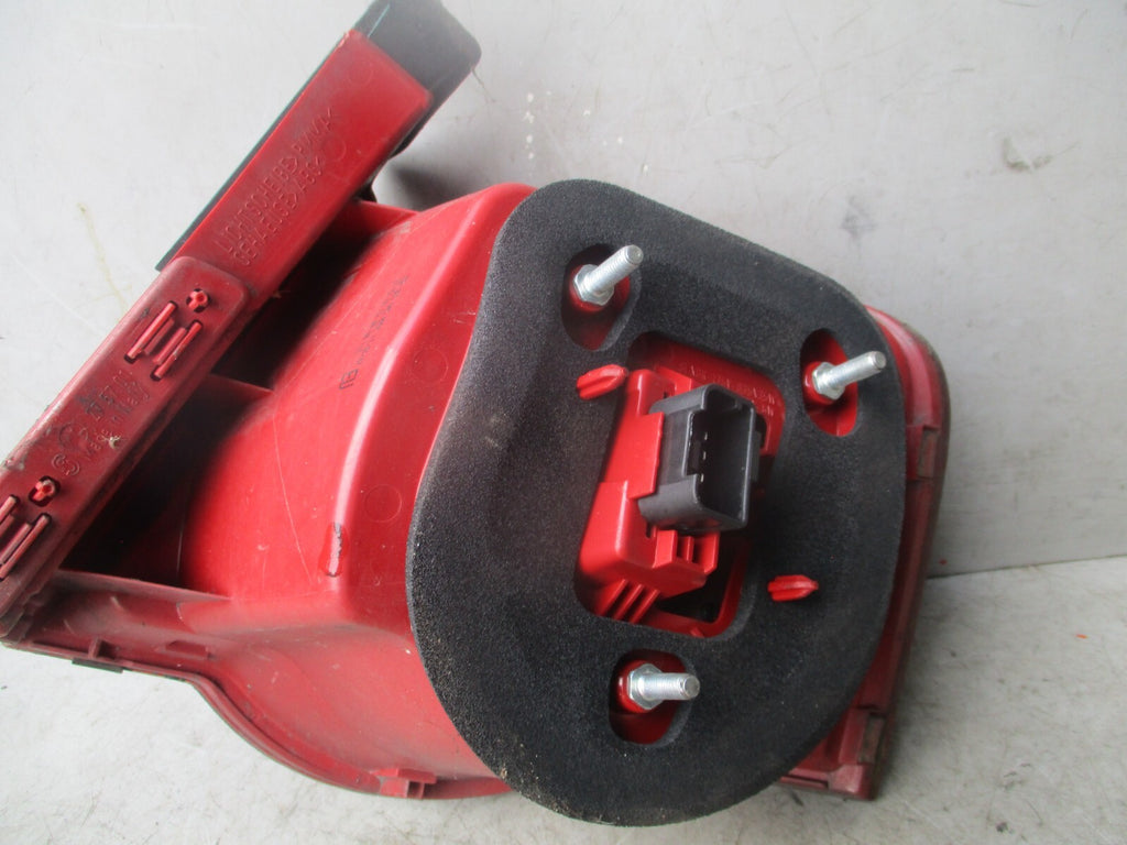 VOLKSWAGEN PASSAT 2006 B6 SALOON NSR PASSENGER SIDE REAR TAIL LIGHT