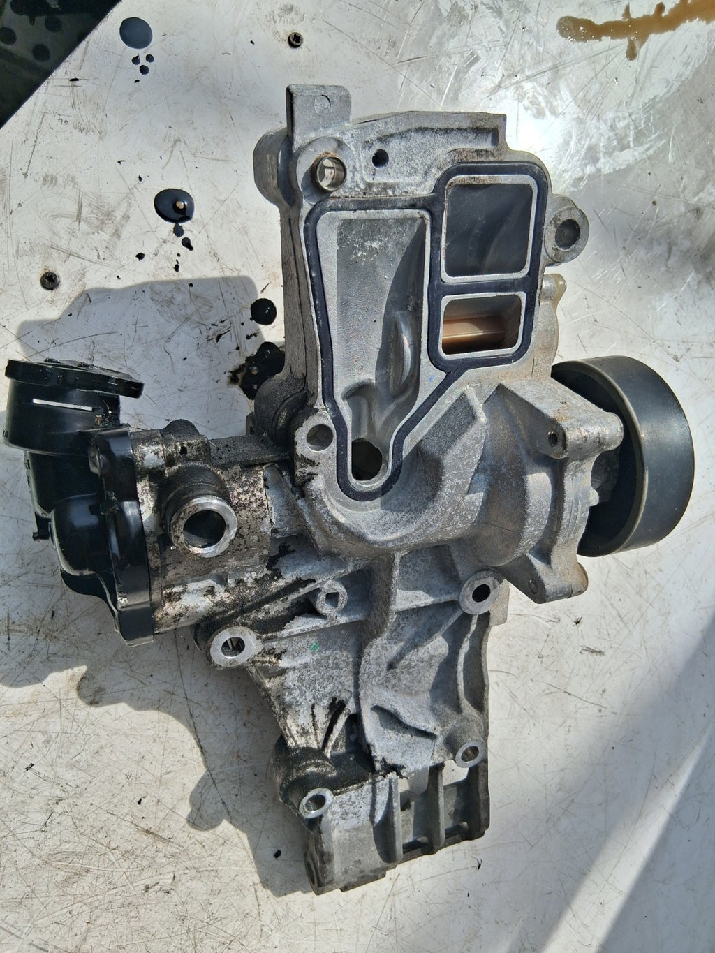 2018 BMW X1 F48 2.0 DIESEL COOLANT WATER PUMP HOUSING 8591719