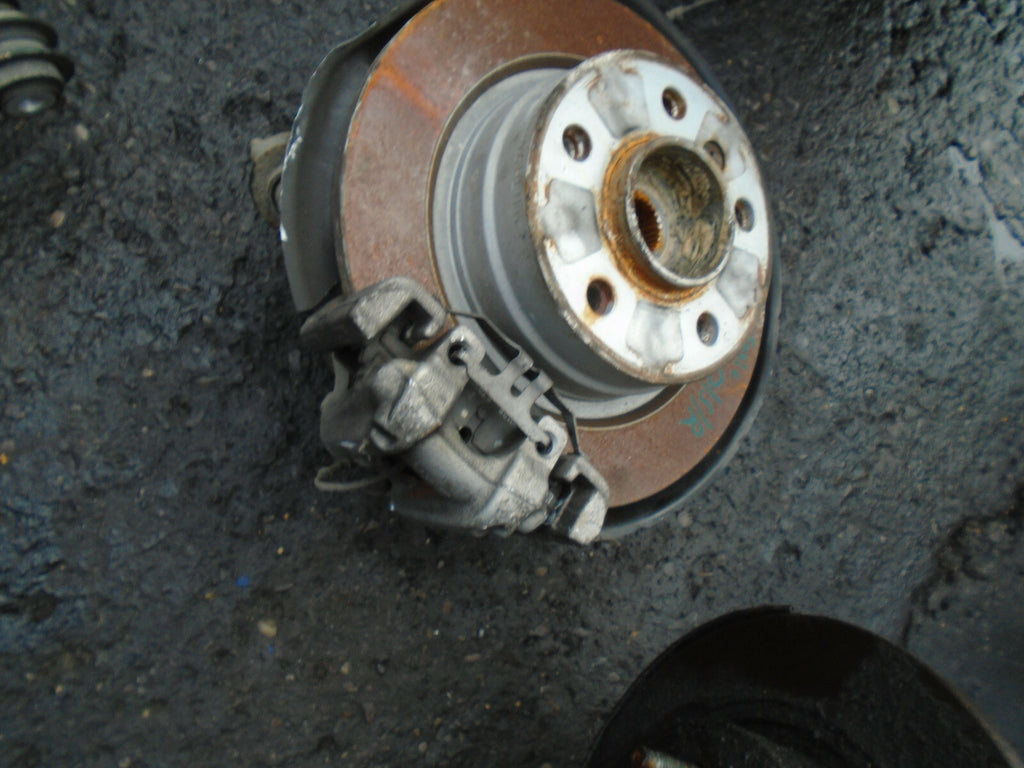 BMW 1 SERIES 2018 F20 116D 1.5 DIESEL OSR DRIVER REAR HUB BRAKE CALIPER