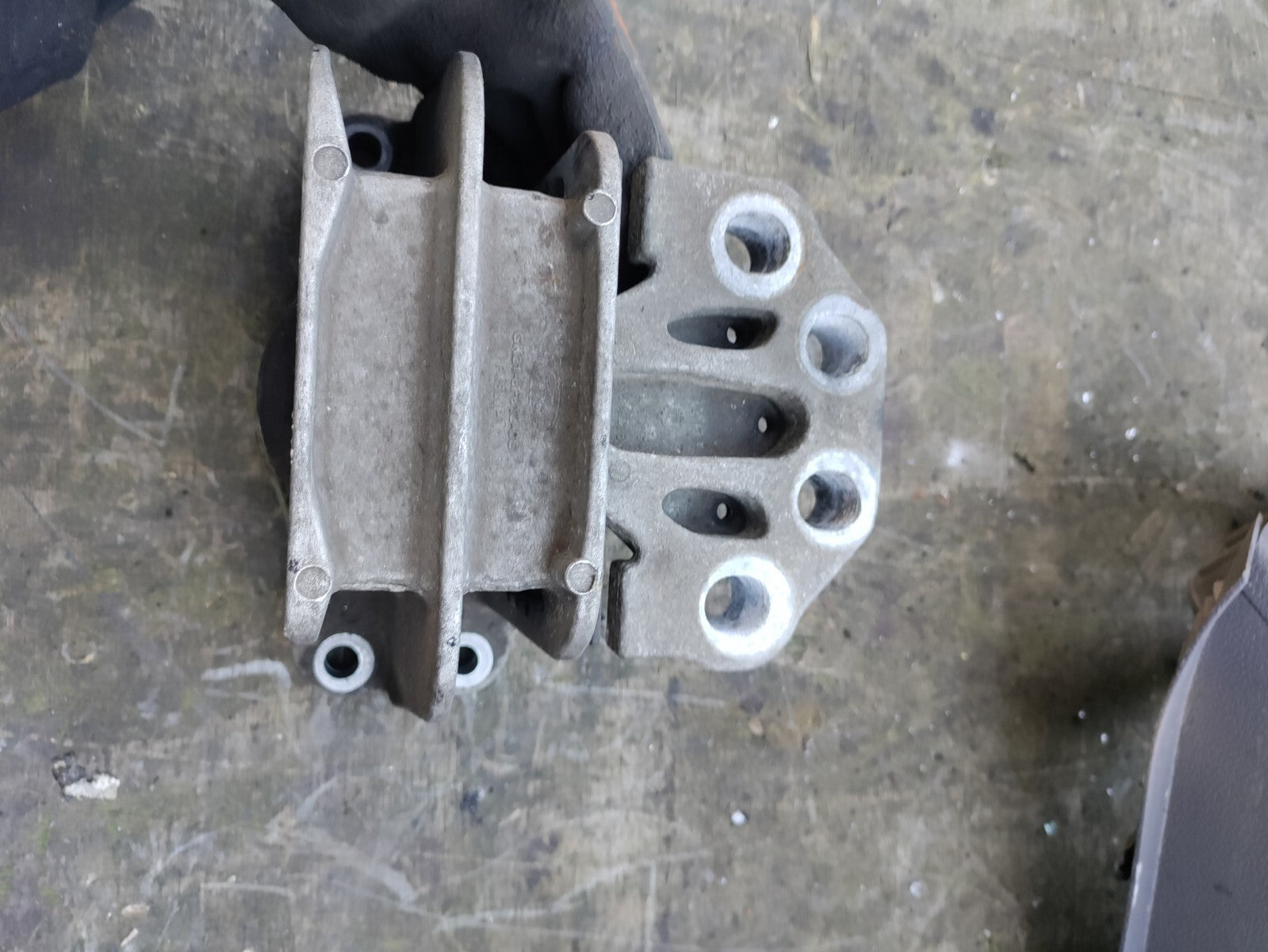 2019 FORD TRANSIT FRONT RIGHT ENGINE MOUNT GK216F012CC