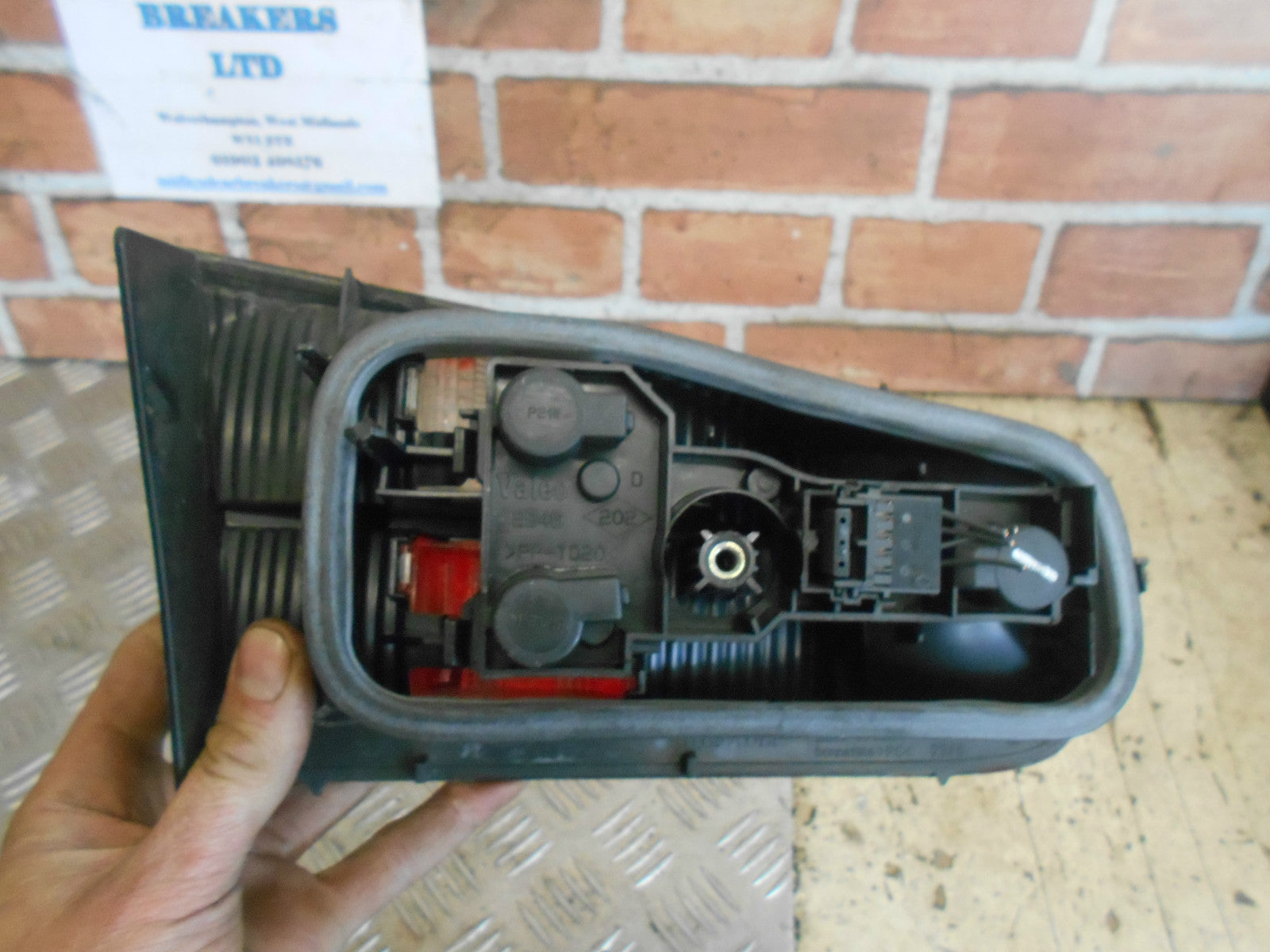 RENAULT LAGUNA MK2 2003 OSR DRIVER SIDE REAR INNER BRAKE TAIL LIGHT 8200002476