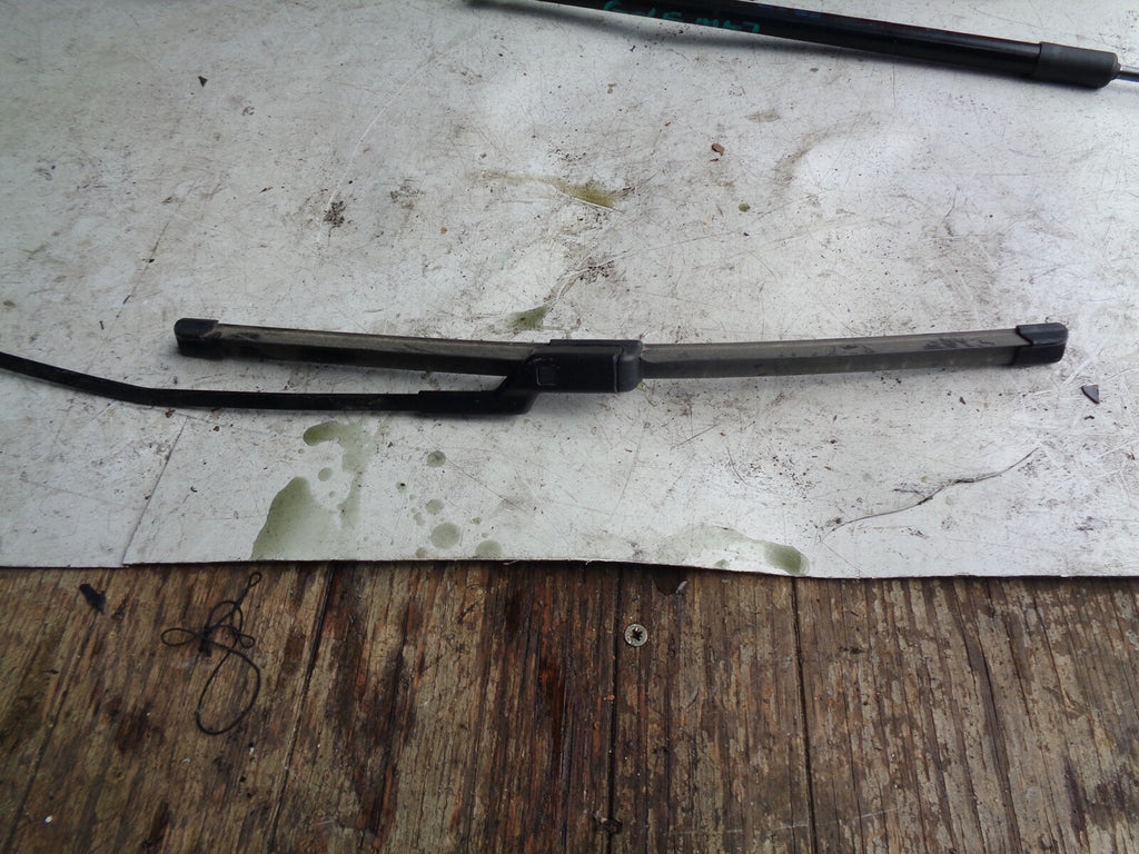 VW VOLKSWAGEN GOLF MK7 2015 FRONT RIGHT WIPER ARM 5G2955409