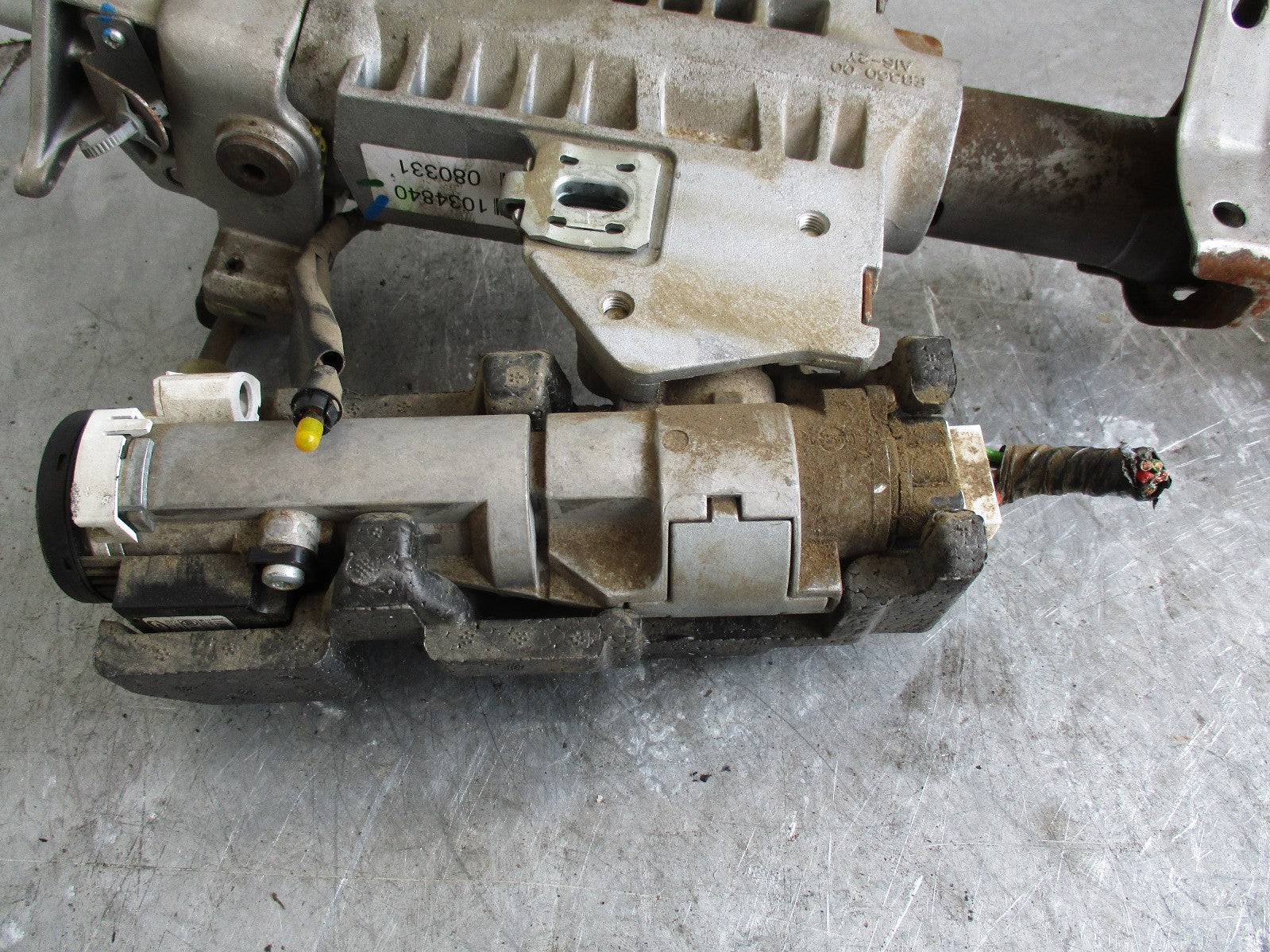 NISSAN NAVARA D40 (MK2) UPPER ADJUSTABLE STEERING COLUMN AND BARREL