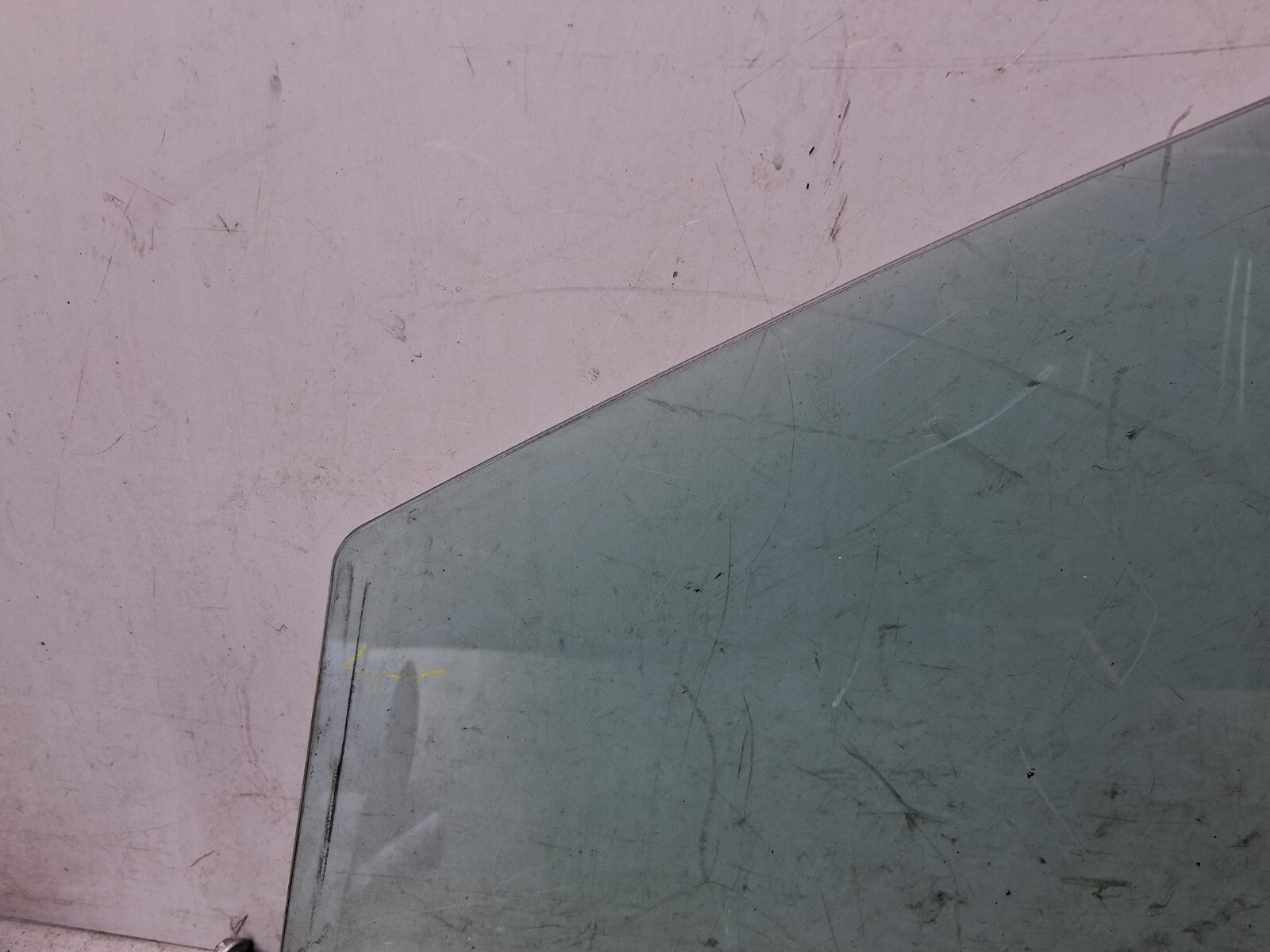 2007 FORD FOCUS MK2 OSF DRIVER SIDE FRONT RIGHT WINDOW GLASS 43R000016