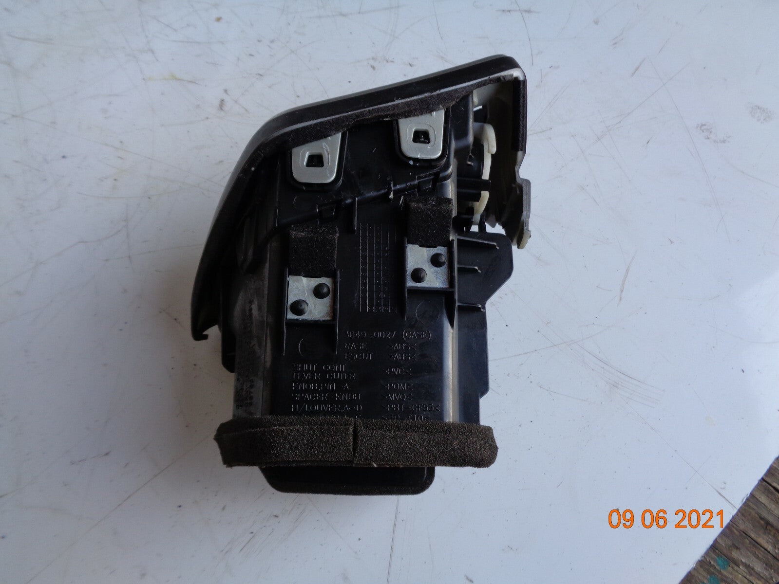 NISSAN QASHQAI MK2 J11 2018 OS DRIVER RIGHT DASHBOARD AIR BLOWER VENT 687604EA0A