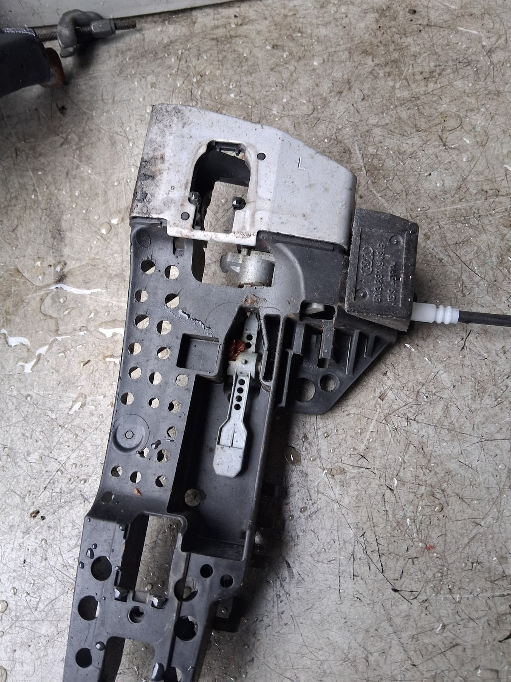 2015 AUDI A1 MK1 SIDE FRONT DOOR LOCK MECH MECHANISM JA6-8J2837015E