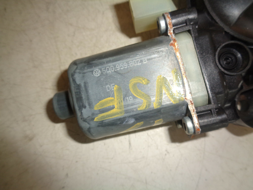 AUDI A3 2017 NSF PASSENGER SIDE FRONT DOOR WINDOW MOTOR 5Q0959802B