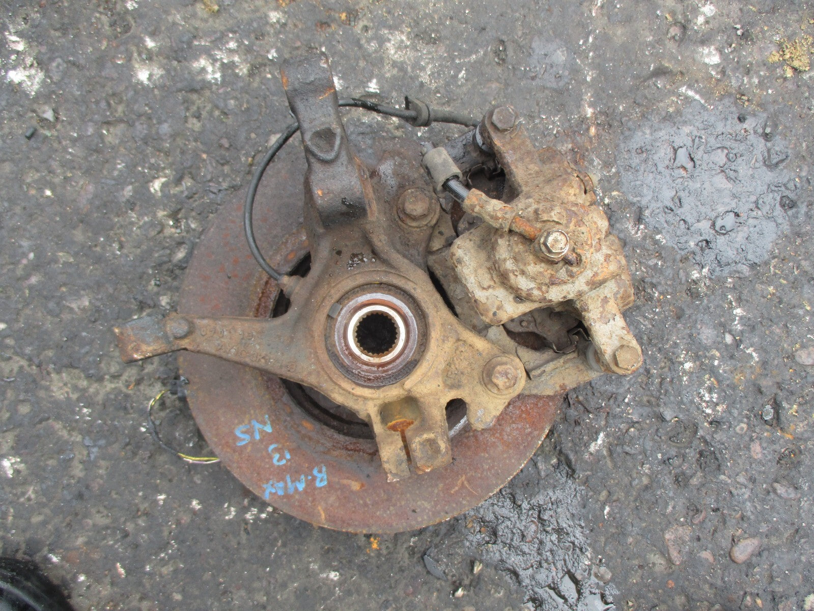 FORD B MAX 2013 1.4 PETROL NSF PASSENGER SIDE FRONT HUB CALIPER