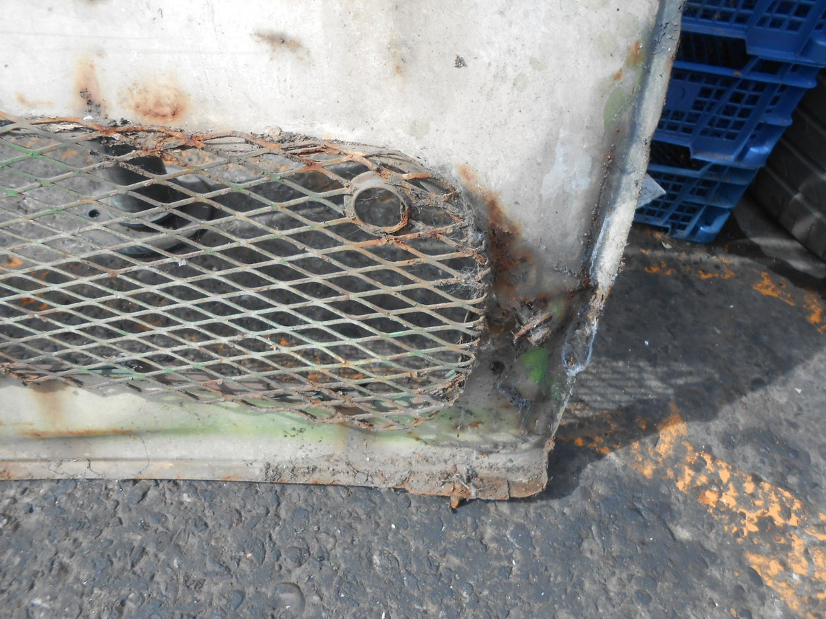 BMC AUSTIN LEYLAND MORRIS 420 FG 6 CYLINDER PETROL STEEL FRONT PANEL