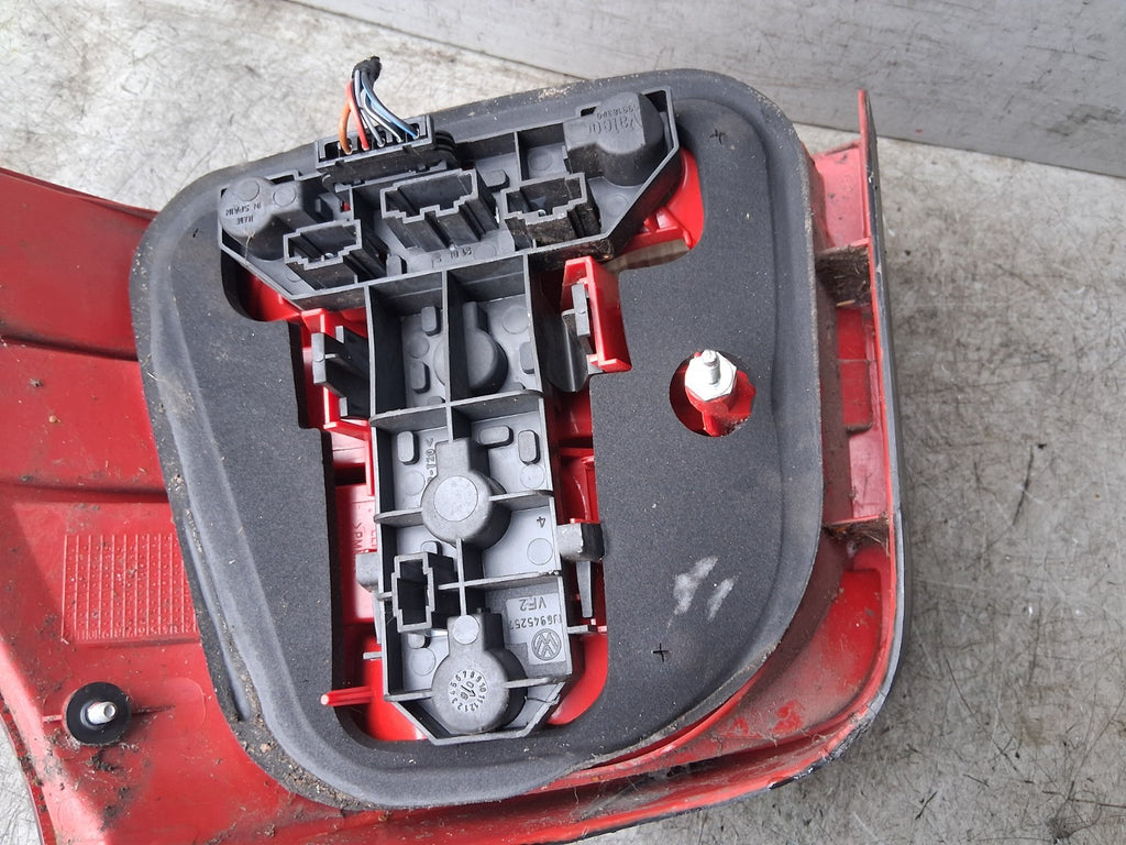 2002 VW VOLKSWAGEN GOLF MK4 NSR PASSENGER SIDE REAR LEFT TAIL LIGHT 1J6945095Q
