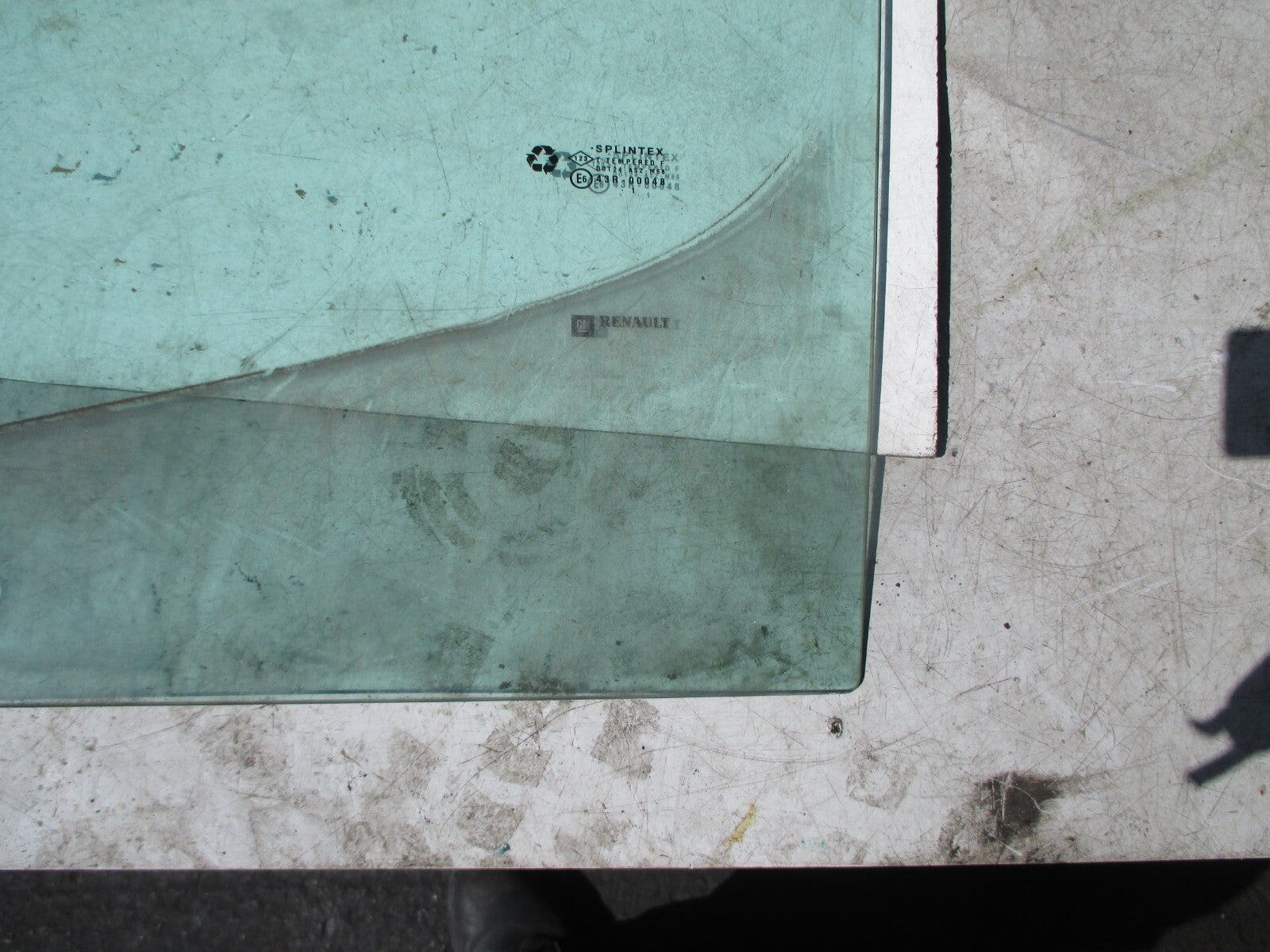 VAUXHALL VIVARO 2011 NSF PASSENGER SIDE FRONT DOOR WINDOW GLASS PANE 43R-00048