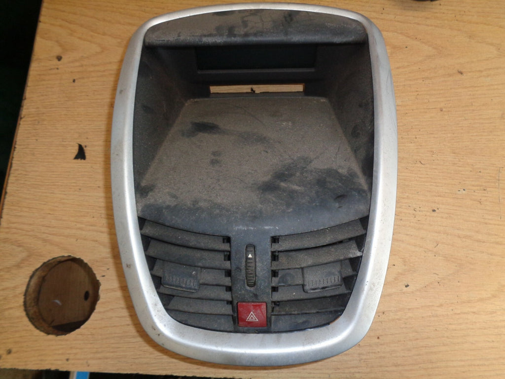 PEUGEOT 207 2006-2012 FRONT CENTRE DASHBOARD & AIR VENTS 96724726ZD