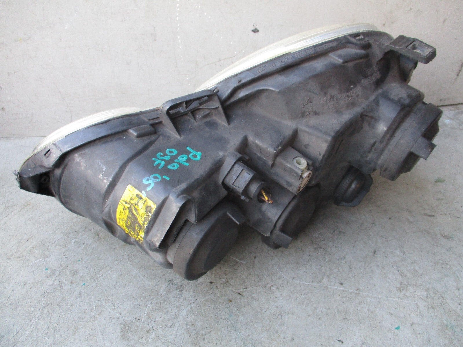 2005 VW VOLKSWAGEN POLO MK4 OSF DRIVER SIDE FRONT HEADLIGHT HEADLAMP 6Q2941008