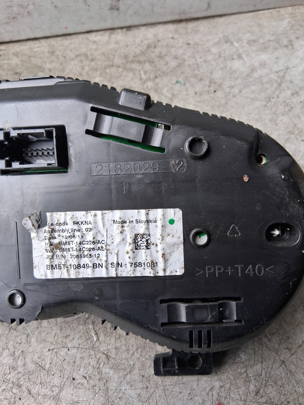 2011 FORD FOCUS SPEEDOMETER 2182023