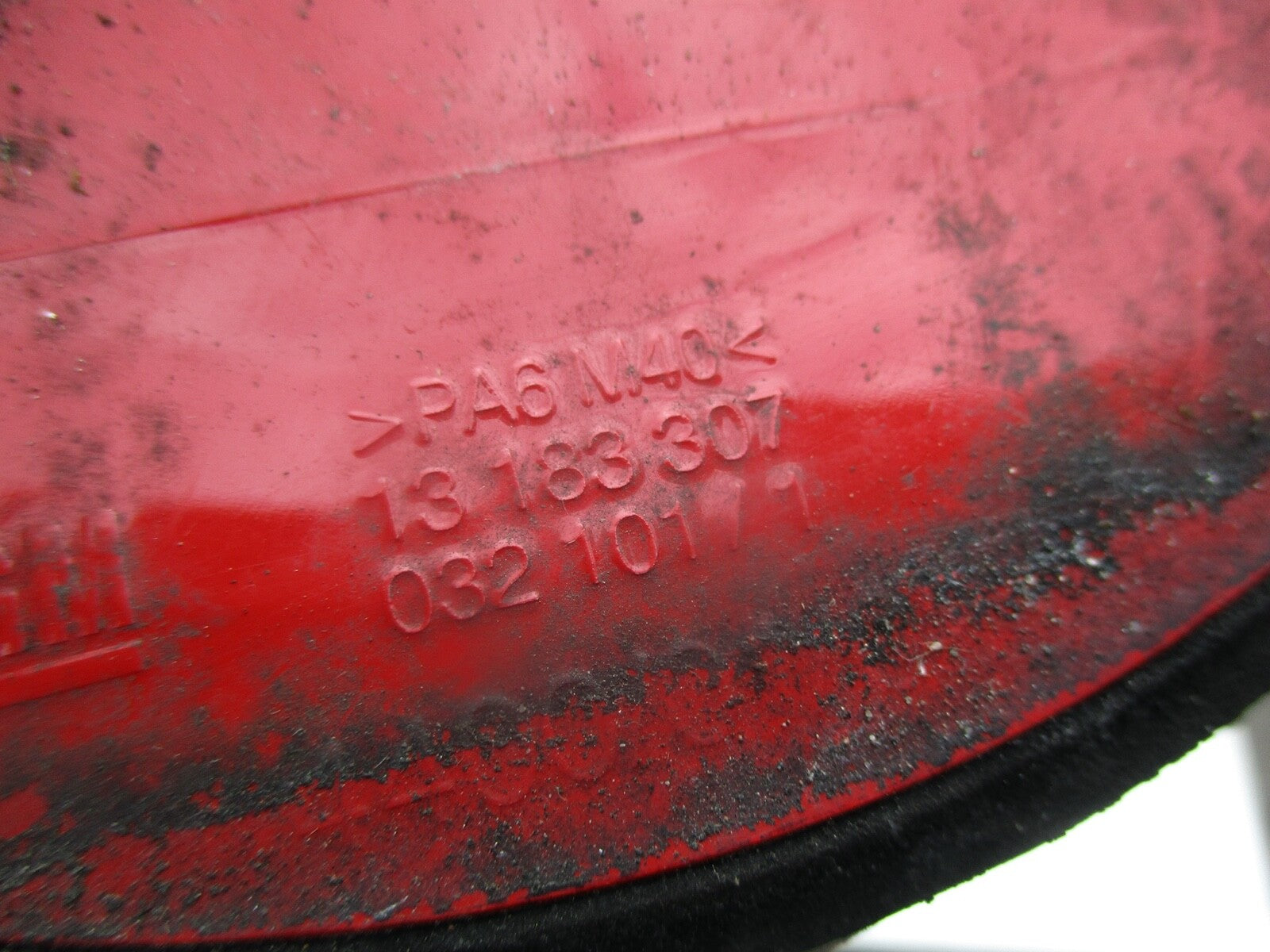 VAUXHALL CORSA D 1.3 DIESEL FUEL FILLER CAP 13 183 307 RED