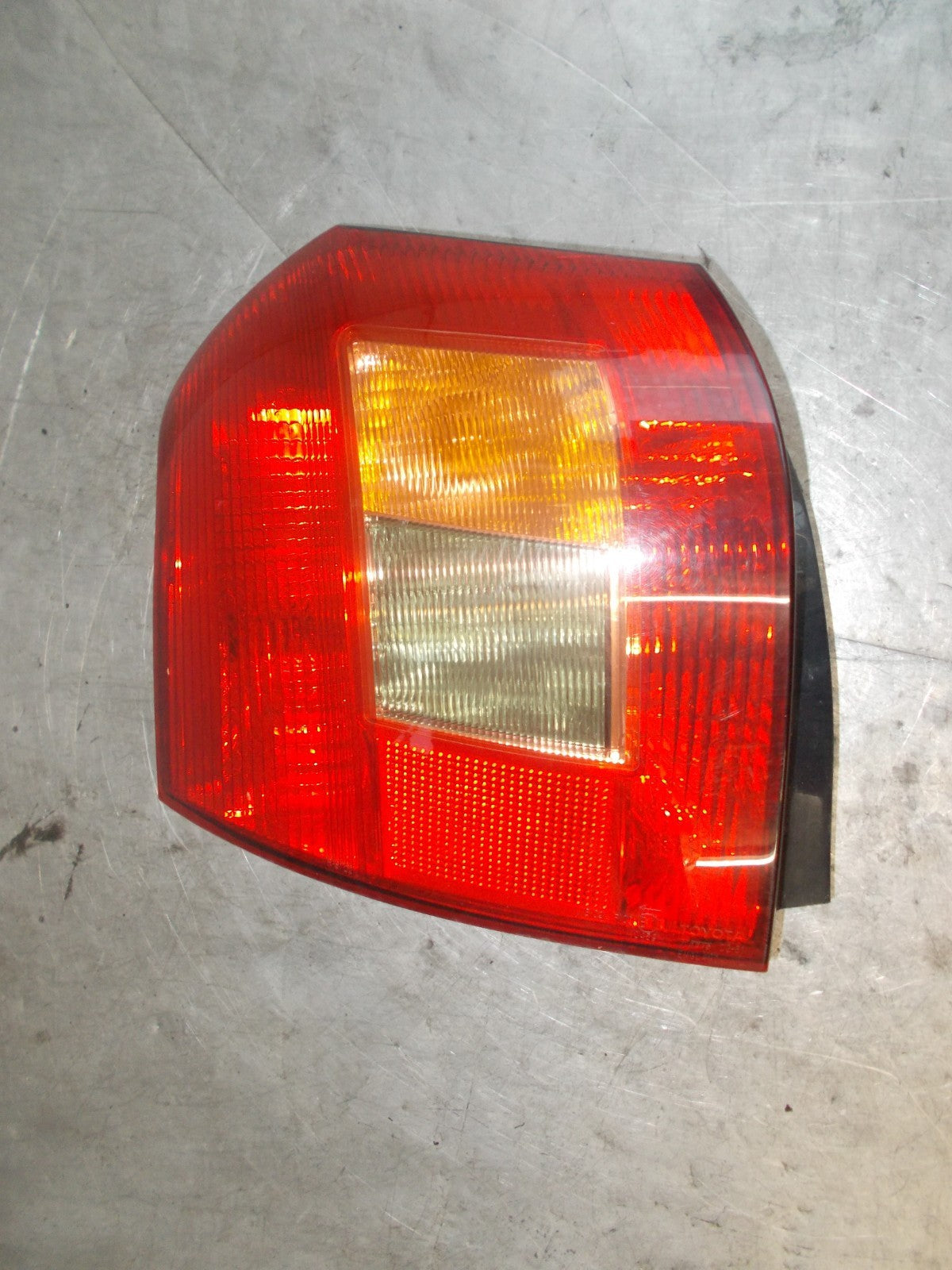 TOYOTA COROLLA 2007 NSR PASSENGER SIDE REAR LIGHT TAIL LIGHT
