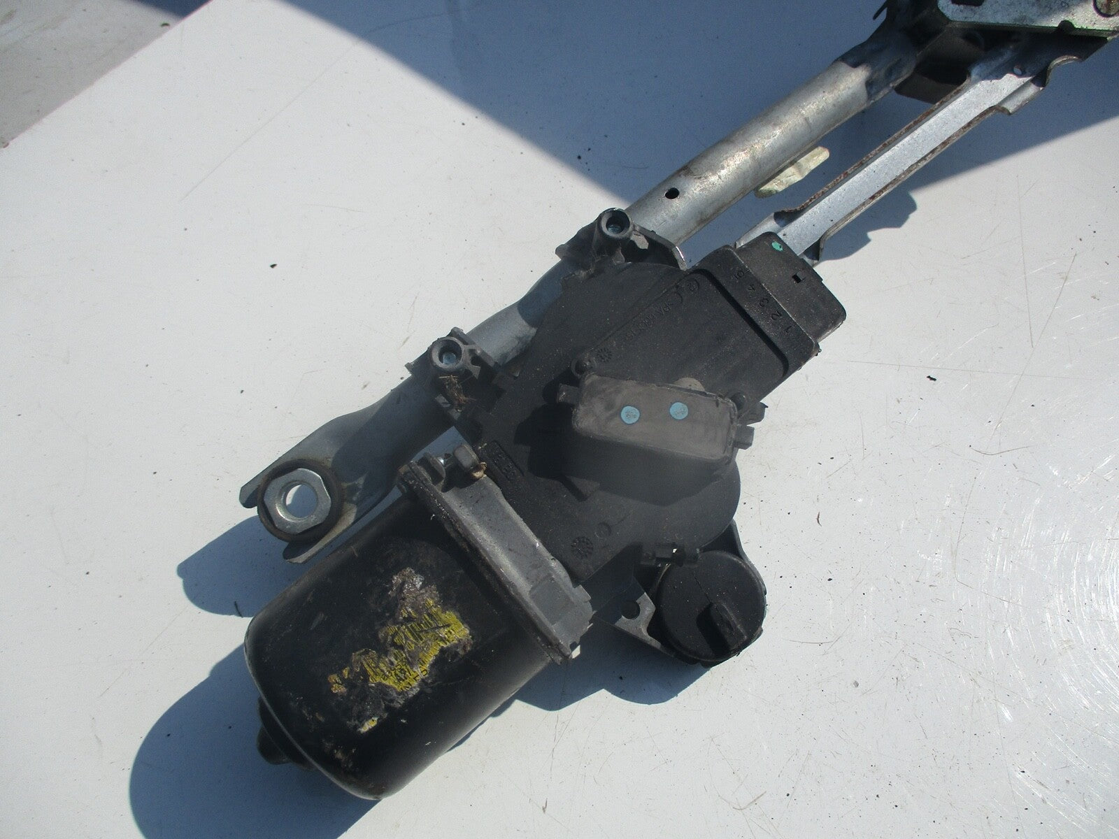 CITROEN C1 MK1 2012 1.0 FRONT WIPER MOTOR AND LINKAGE 85010 0H02