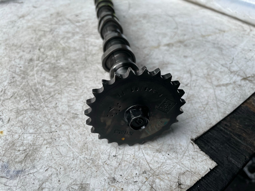2015 HYUNDAI I40 1.7 DIESEL D4FD H ENGINE INTAKE VALVE CAMSHAFT CAM SHAFT