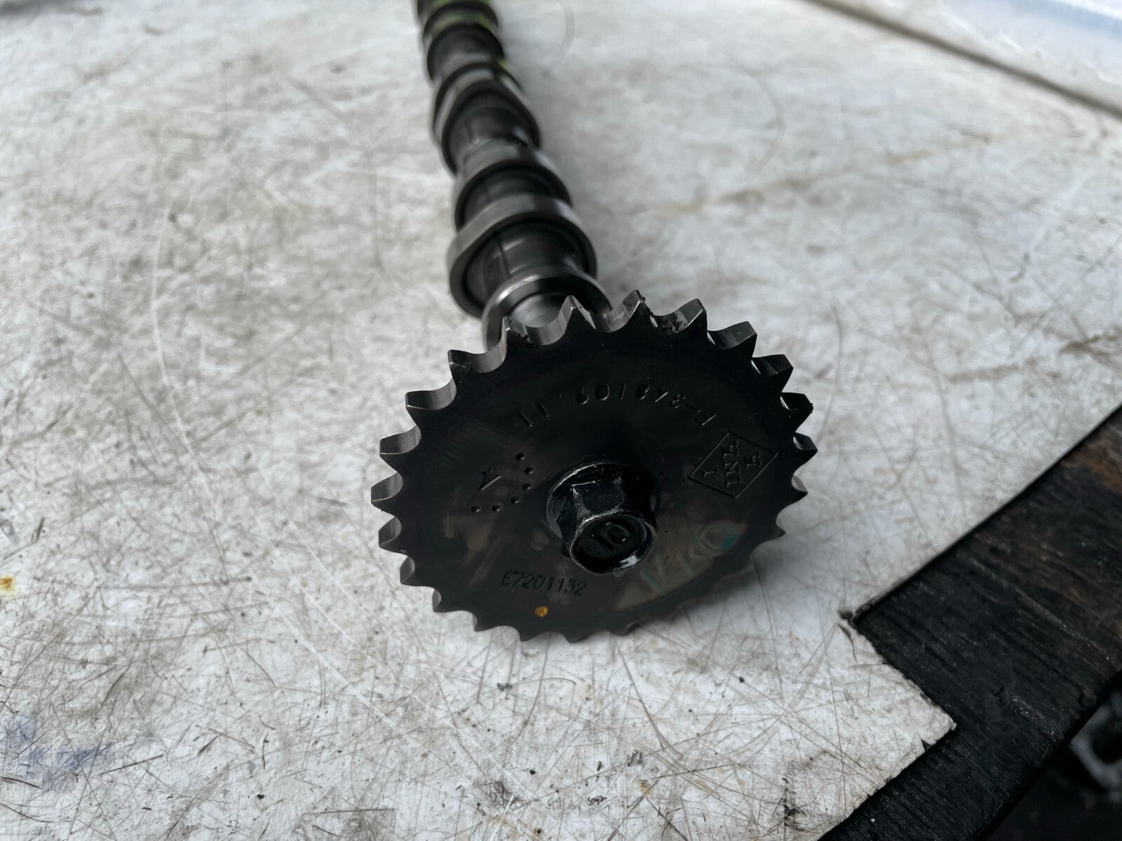 2015 HYUNDAI I40 1.7 DIESEL D4FD H ENGINE INTAKE VALVE CAMSHAFT CAM SHAFT