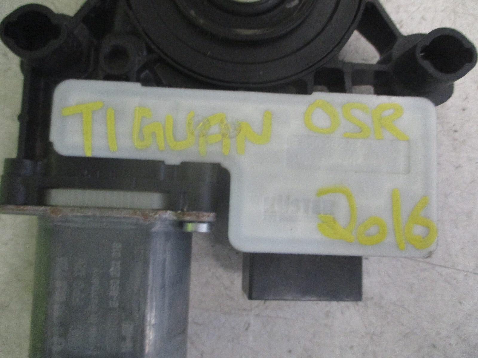 VW VOLKSWAGEN TIGUAN MK2 2016 OSR DRIVER SIDE REAR WINDOW MOTOR 5Q0959812A