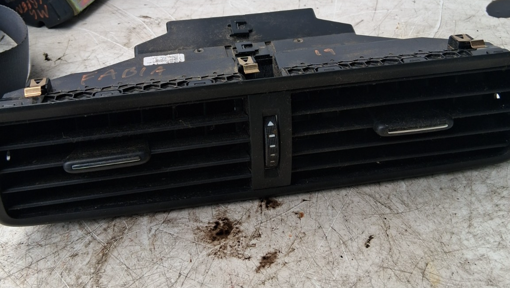 2019 SKODA FABIA FRONT DASHBOARD CENTRE AIR VENTS 6V0820951CRYP