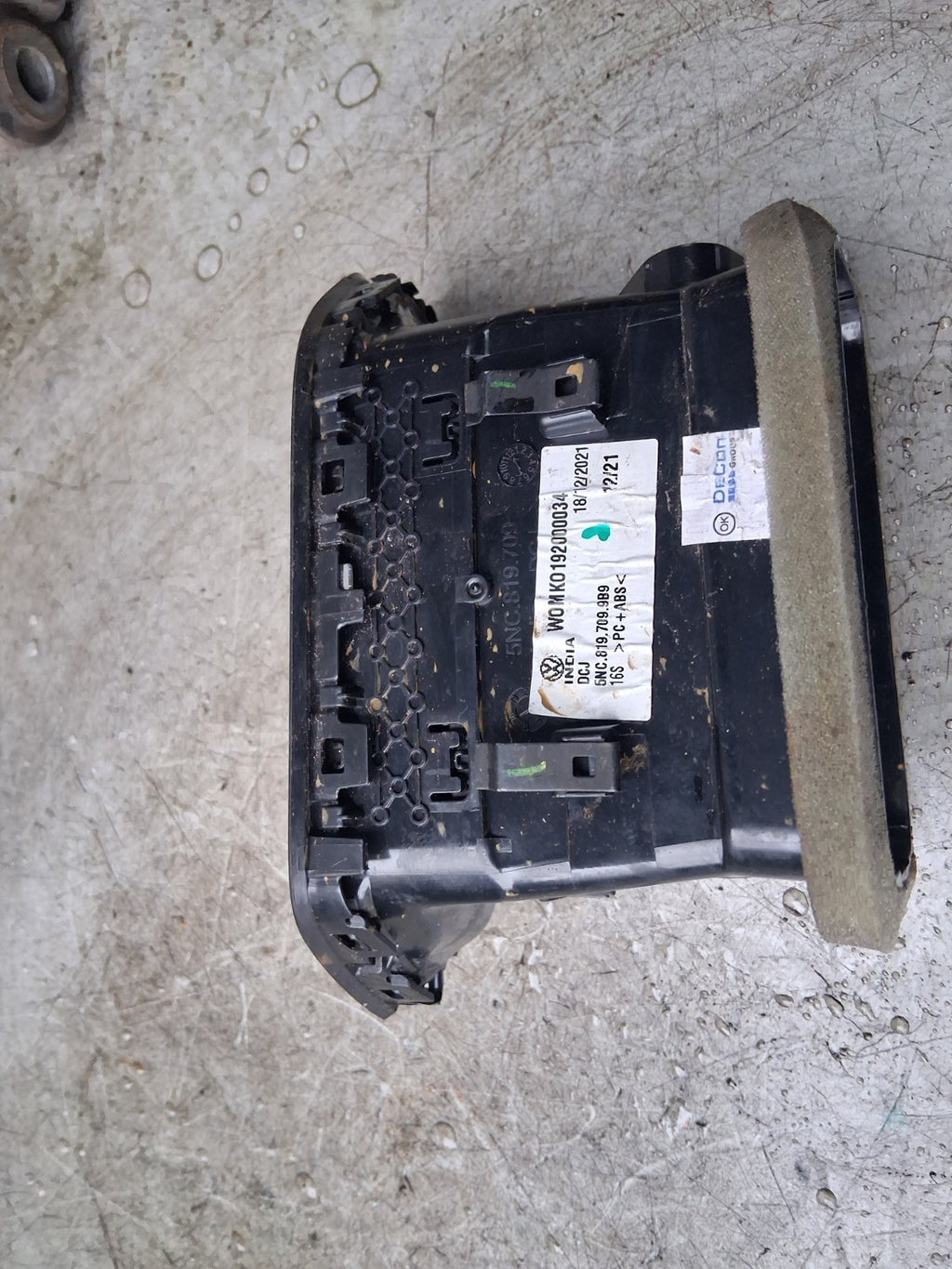 VW VOLKSWAGEN TIGUAN MK2 NSF PASSENGER SIDE FRONT LEFT AIR VENT 5NC819709