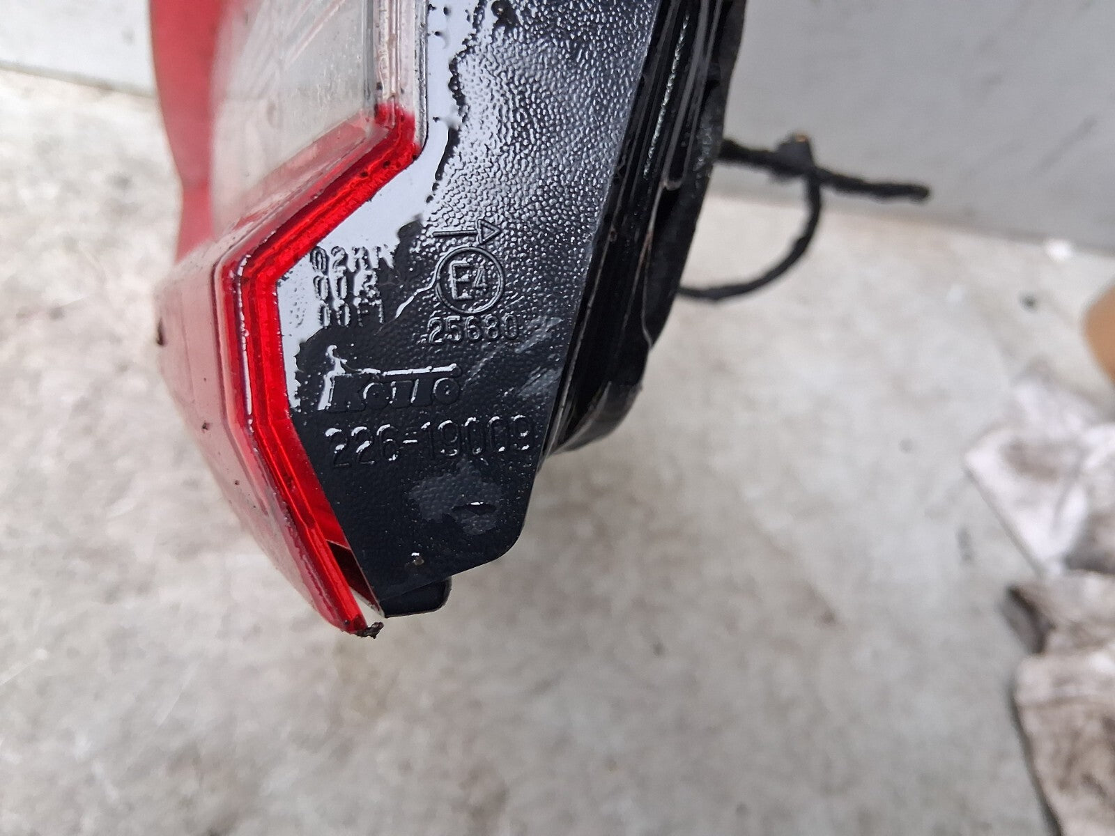 2018 NISSAN QASHQAI J11 NSR PASSENGER SIDE REAR LEFT INNER TAIL LIGHT 22619009