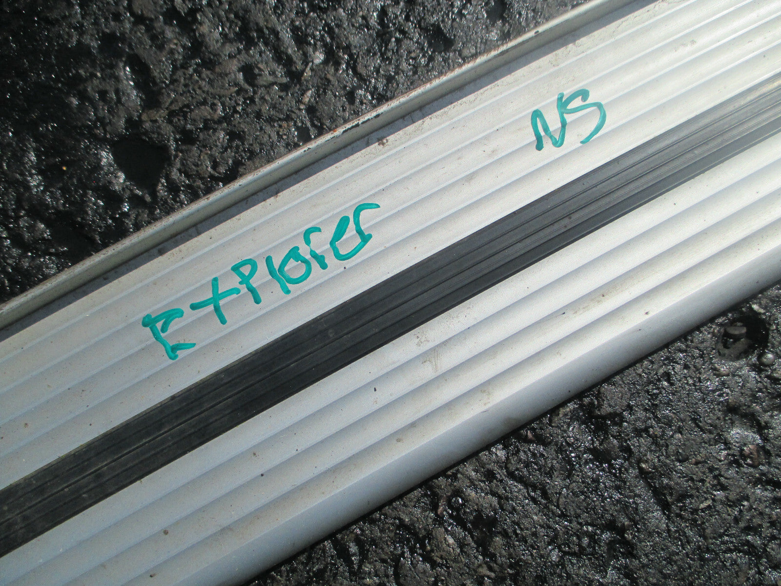 FORD EXPLORER 2000 V6 NS PASSENGER SIDE STEP METAL