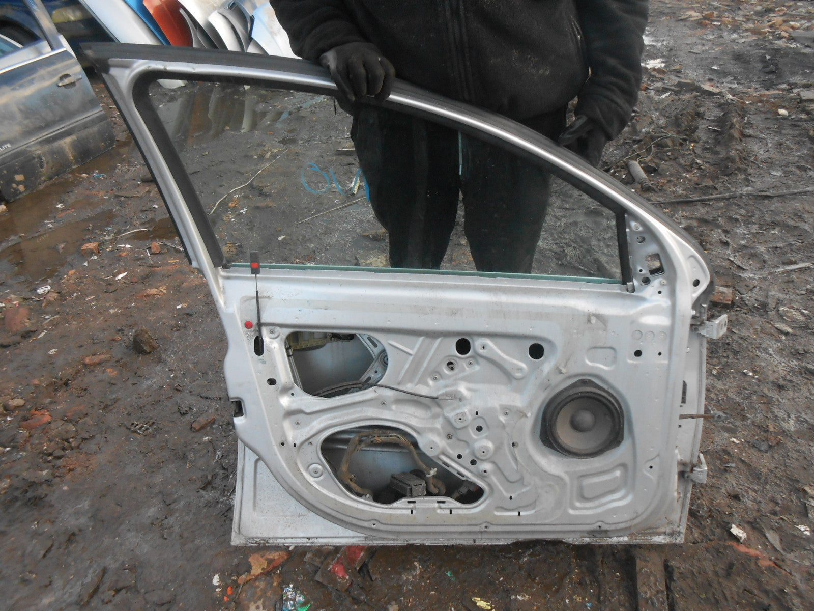 VAUXHALL VECTRA C (MK2) 2003 SALOON ESTATE NSF PASSENGER SIDE FRONT DOOR SILVER