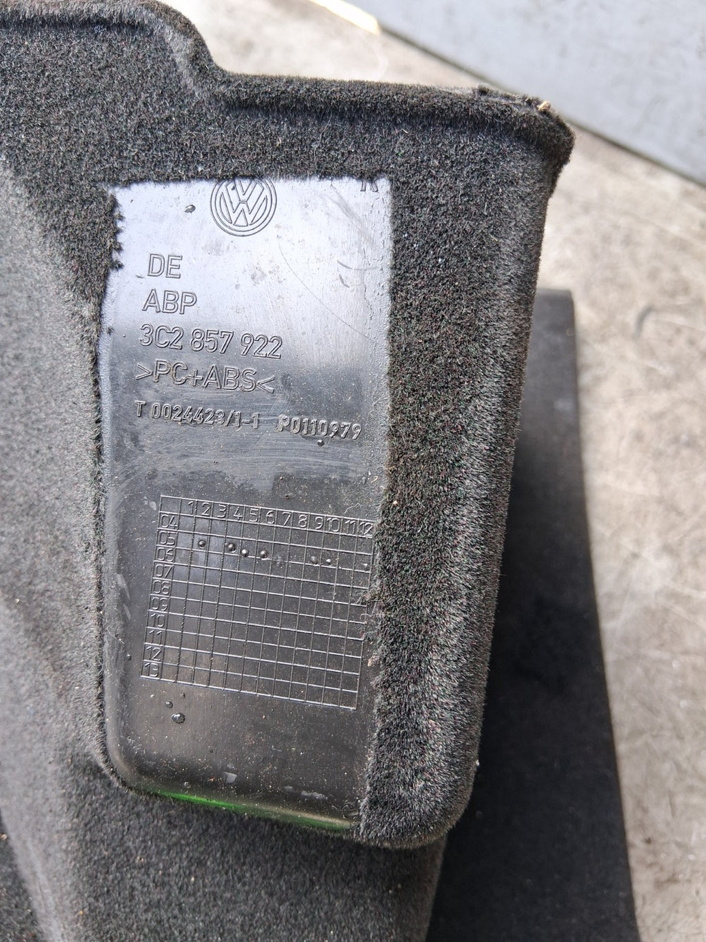 2006 VW VOLKSWAGEN PASSAT B6 ESTATE OSF DRIVER SIDE FRONT STORAGE BOX 3C2857922