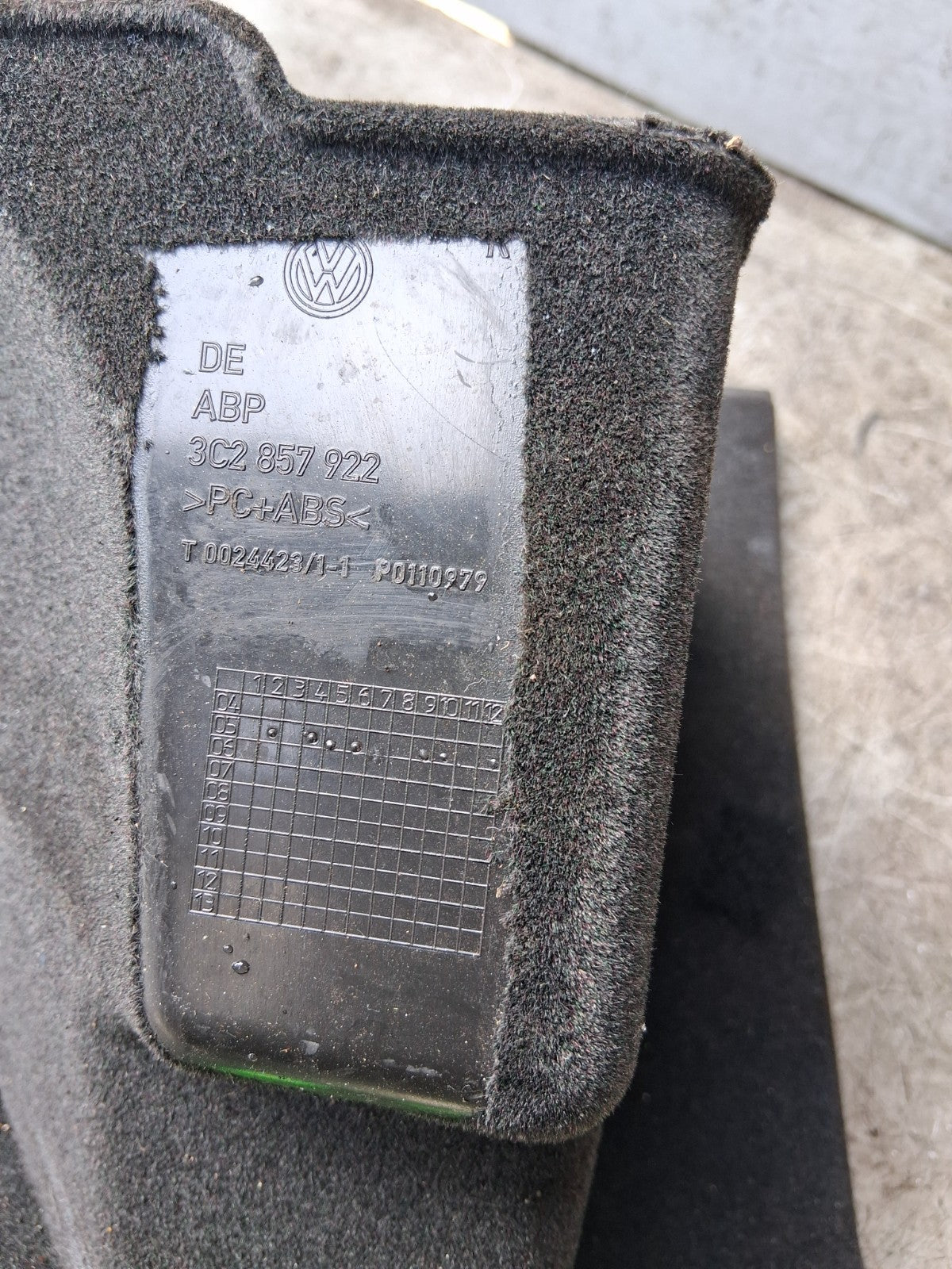2006 VW VOLKSWAGEN PASSAT B6 ESTATE OSF DRIVER SIDE FRONT STORAGE BOX 3C2857922