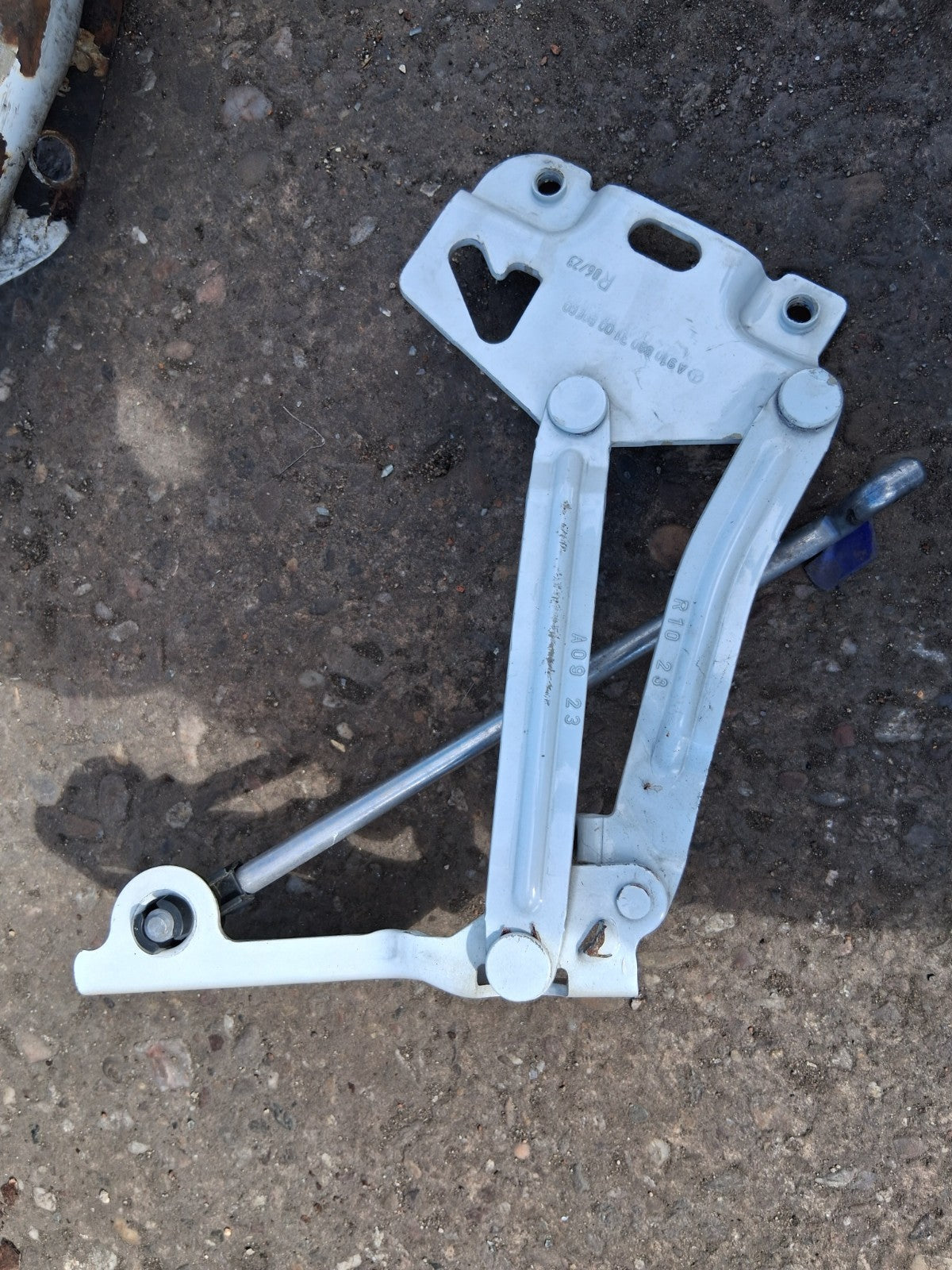 2020 MERCEDES BENZ SPRINTER W907 OSF DRIVER FRONT RIGHT BONNET HINGE A9108803100