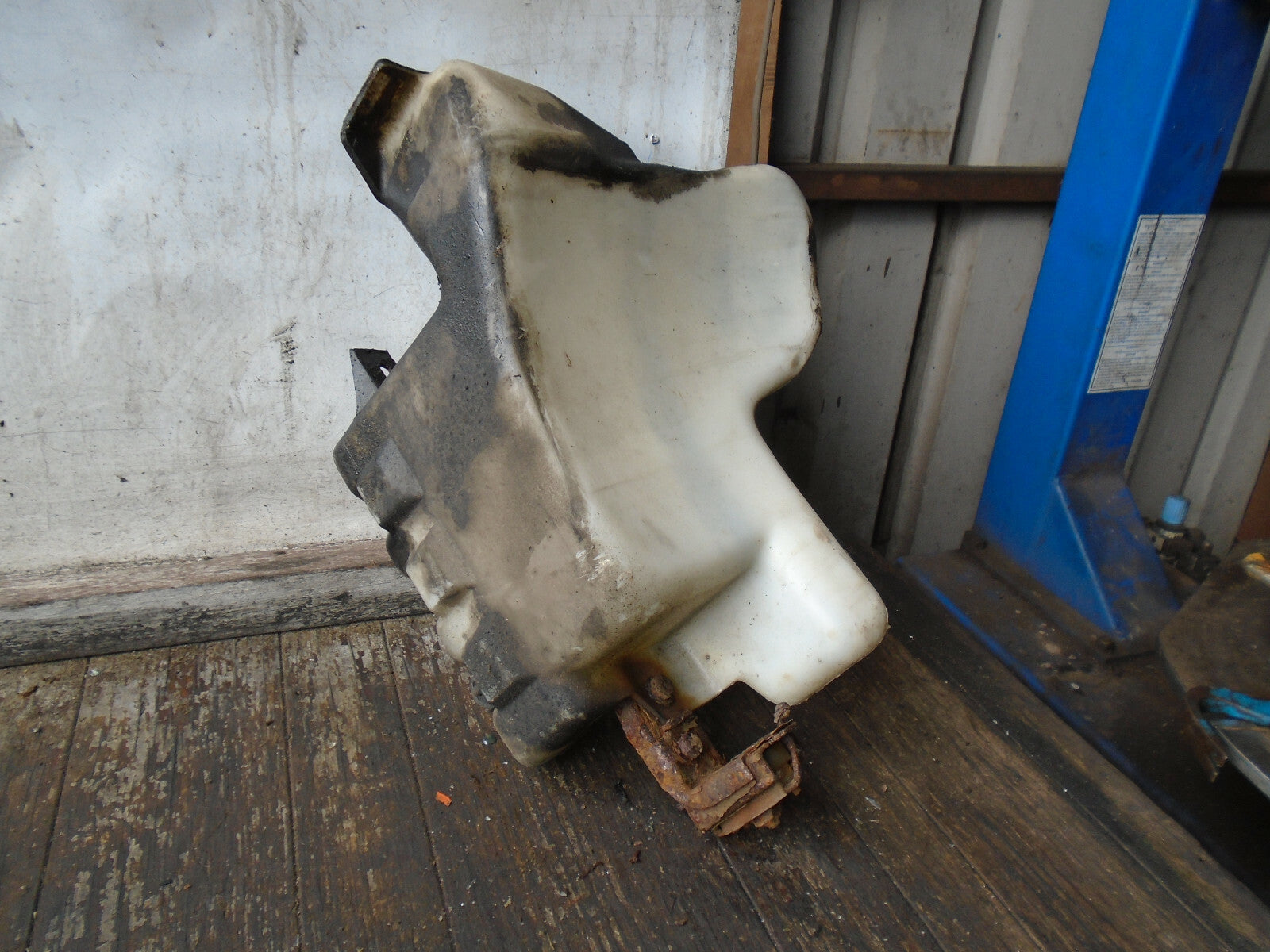 RANGEROVER P38 1998 FRONT WINDSCREEN WASHER WATER BOTTLE