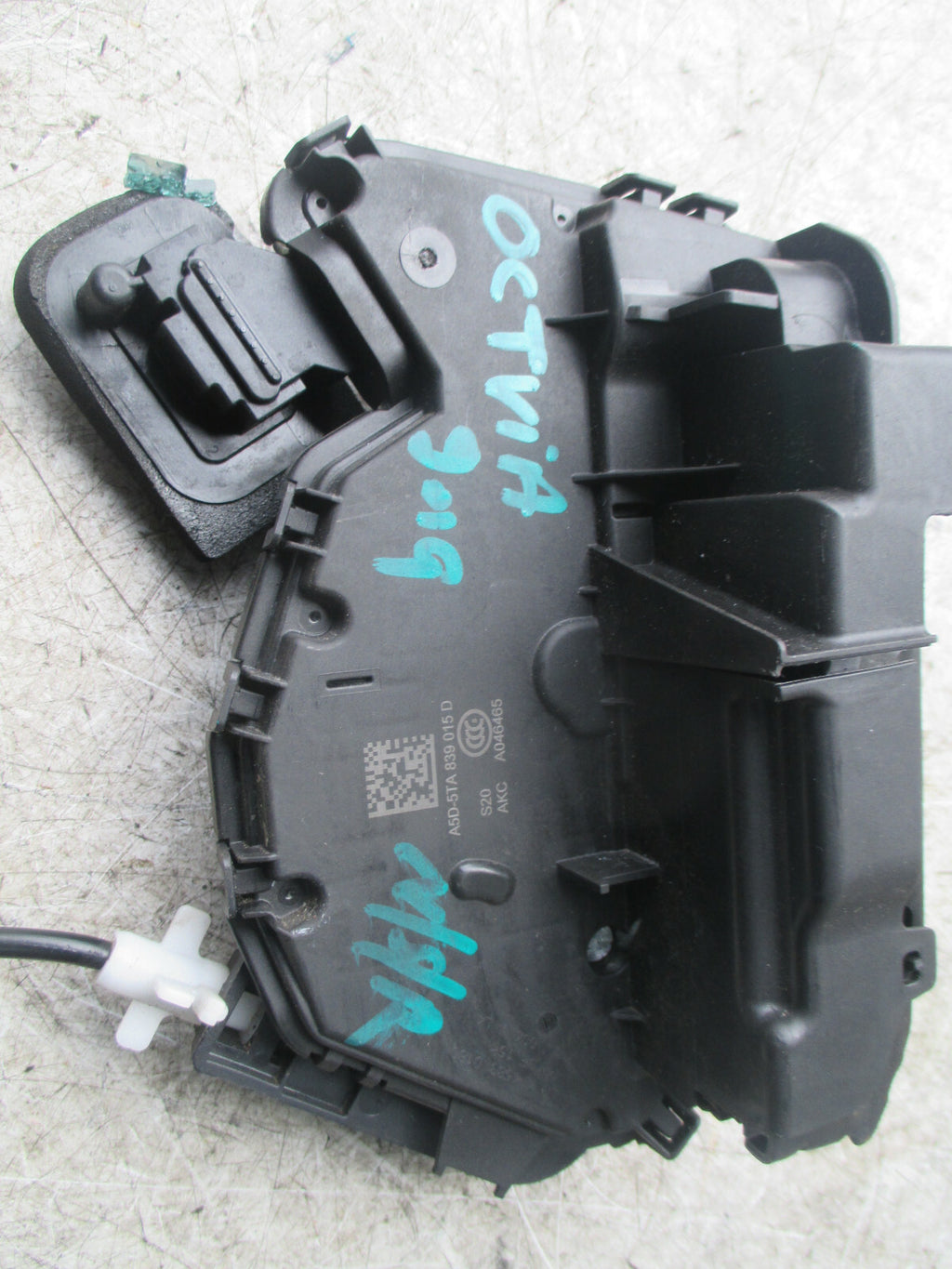 SKODA OCTAVIA 2019 MK4 NSR REAR PASSENGER SIDE DOOR LOCK MECHANISM