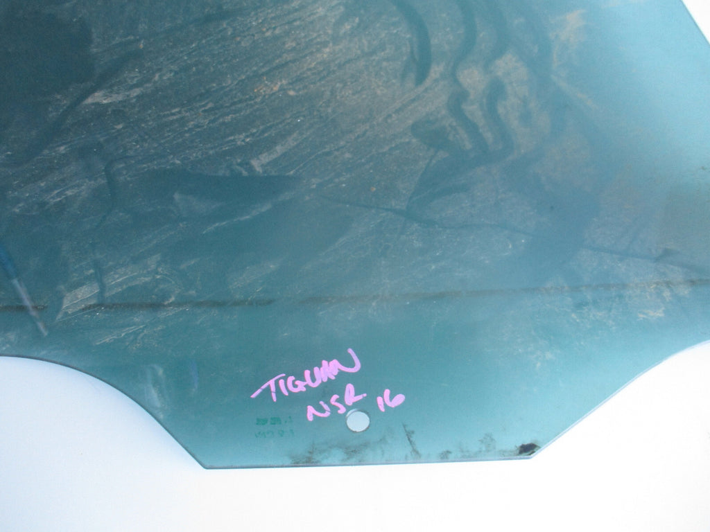 VW TIGUAN 2016 NSR PASSENGER SIDE REAR WINDOW GLASS
