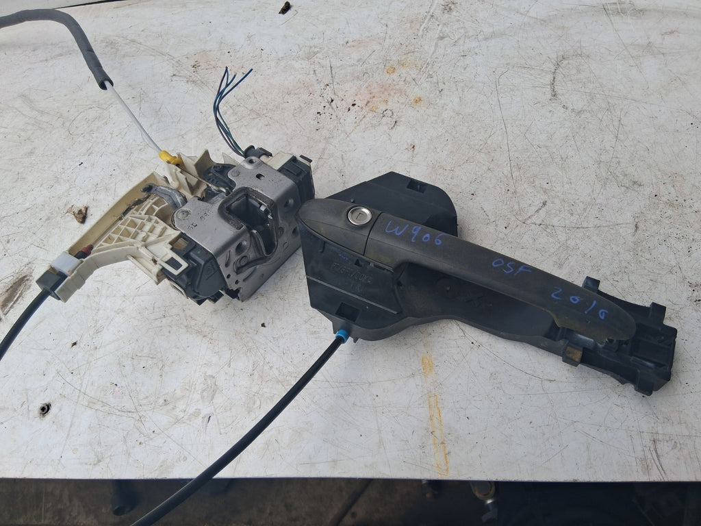 MERCEDES BENZ SPRINTER W906 2016 OSF DRIVER FRONT DOOR LOCK HANDLE A9067201835