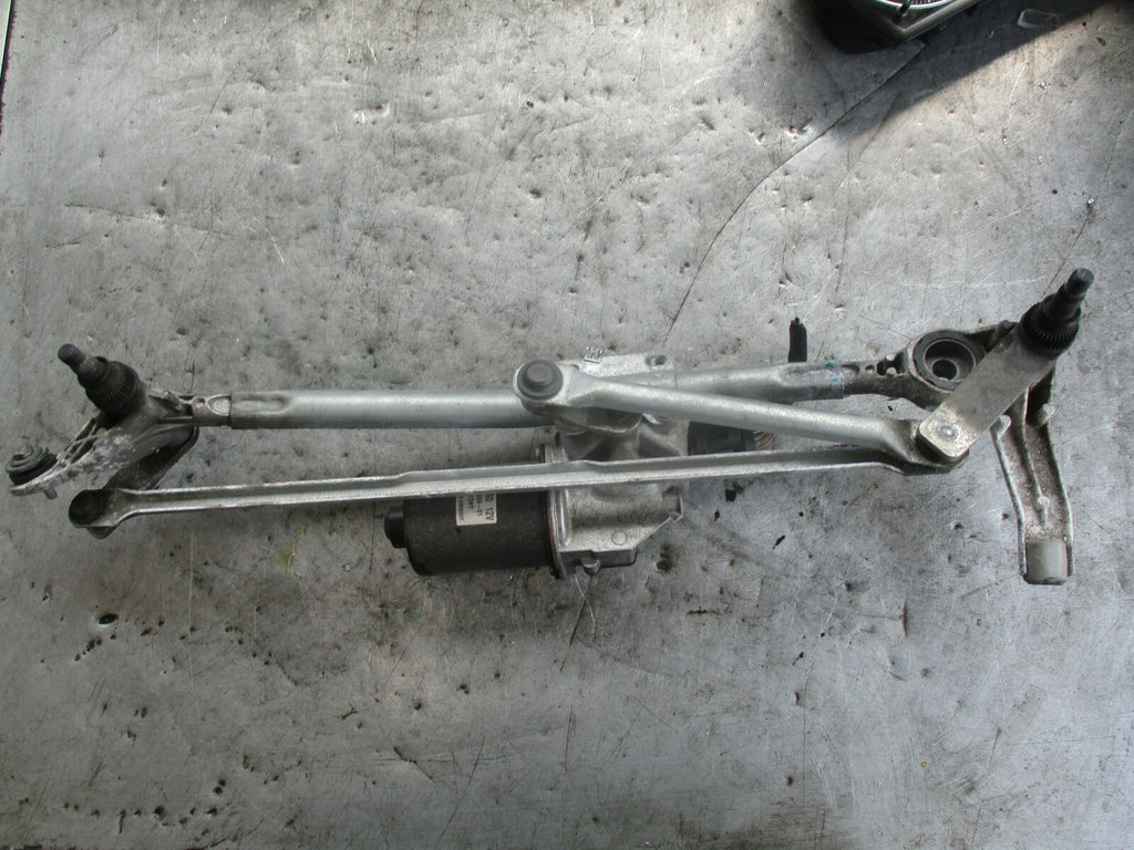 BMW 3 SERIES E90 FRONT WIPER MOTOR WITH LINKAGE MECH 697826401