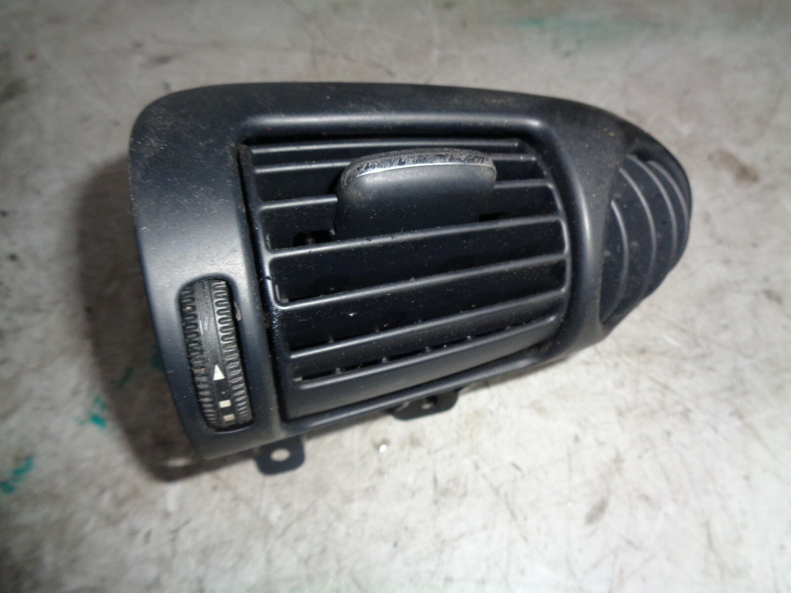MERCEDES BENZ C-CLASS CL203 COUPE 2006 OS DRIVER SIDE AIR VENT A2038302854