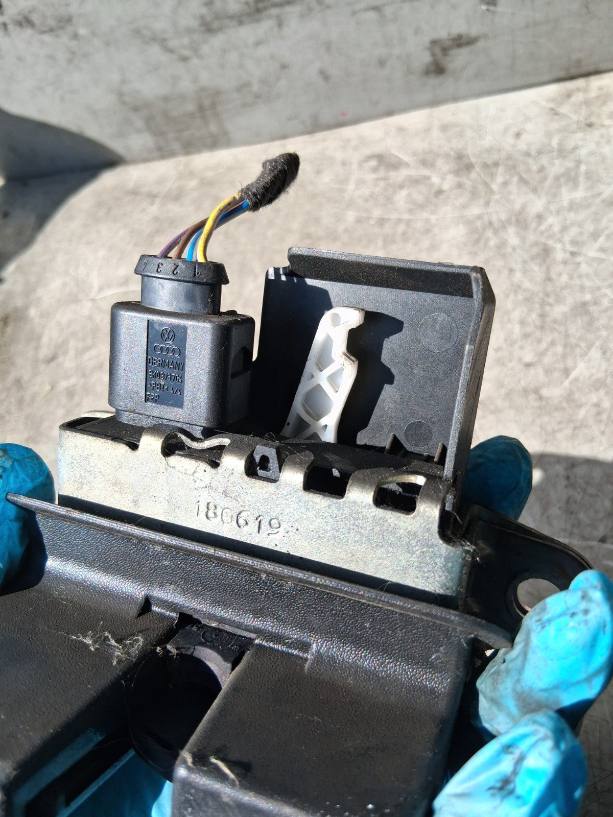 2019 VW VOLKSWEN POLO BOOT LID LOCK LATCH CATCH MECHANISM 8K0973704