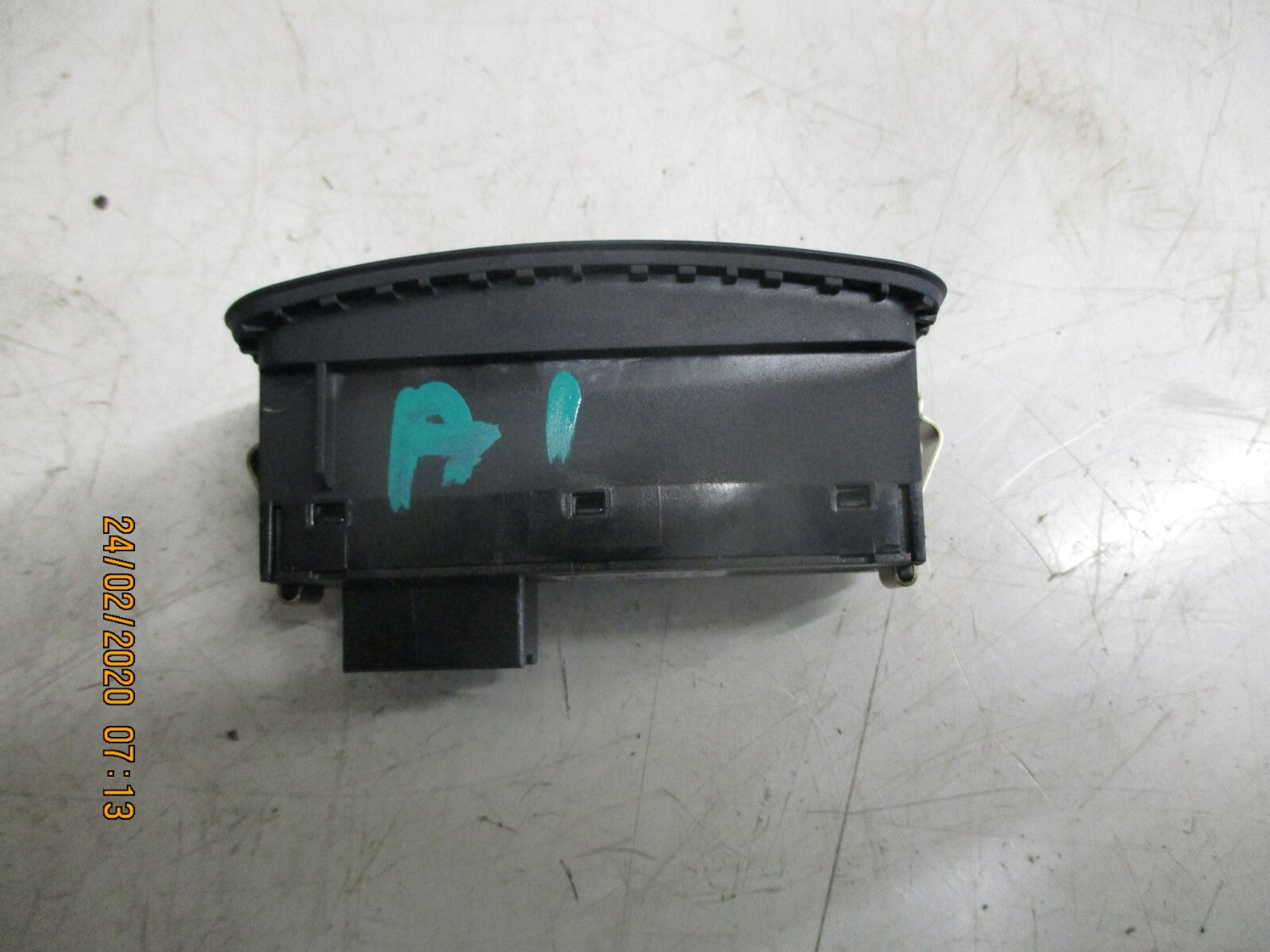 AUDI A1 MK1 8X 2017 HAZARD WARNING LIGHT CONTROL OFF SWITCH PANEL 8X0959672G
