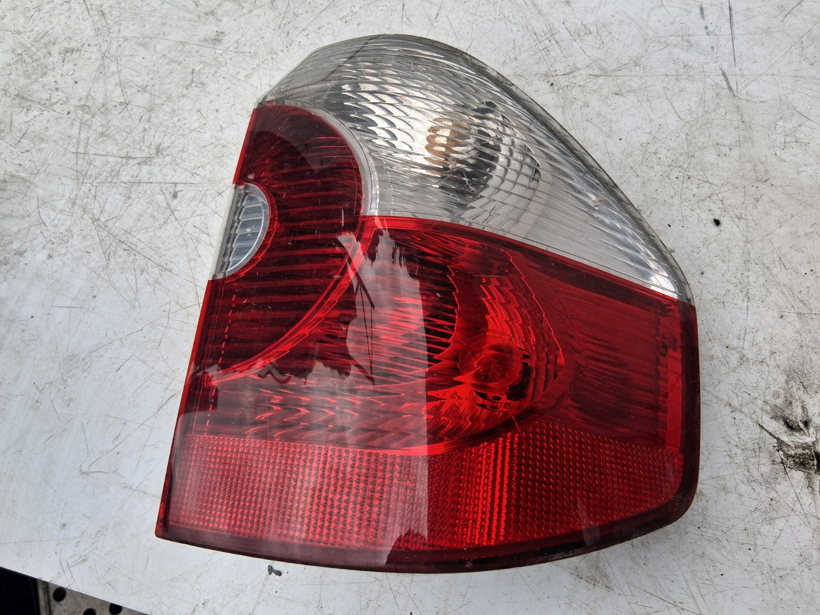 2004 BMW X3 E83 OSR DRIVER SIDE REAR TAIL LIGHT LAMP 3414400