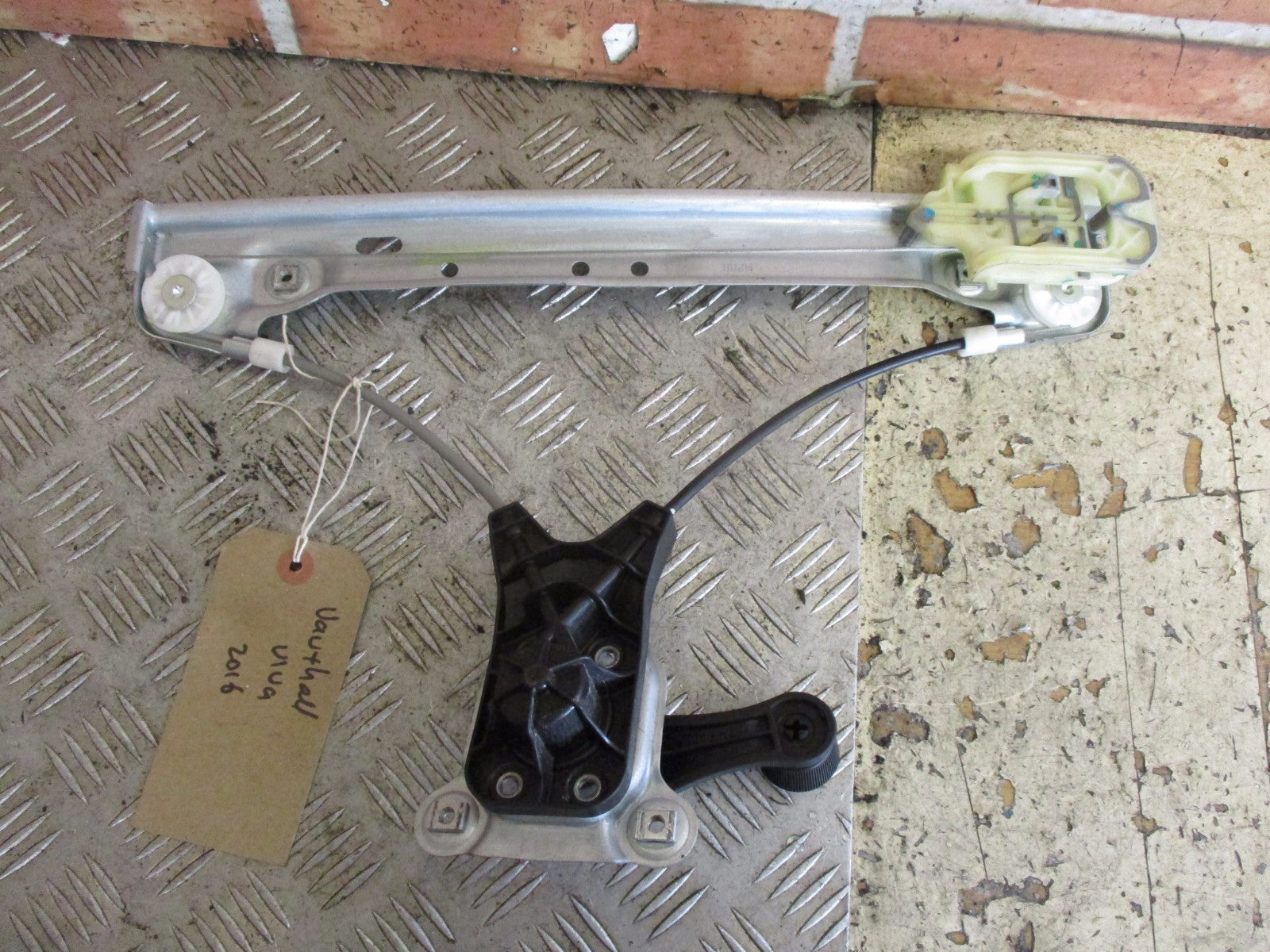VAUXHALL VIVA 2015 OSR DRIVER SIDE REAR MANUAL WINDOW REGULATOR MECHANISM