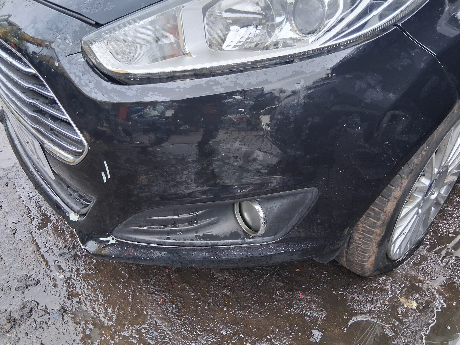 2014 FORD FIESTA MK7 FRONT COMPLETE BUMPER WITH GRILL PANTHER BLACK METALLIC DC