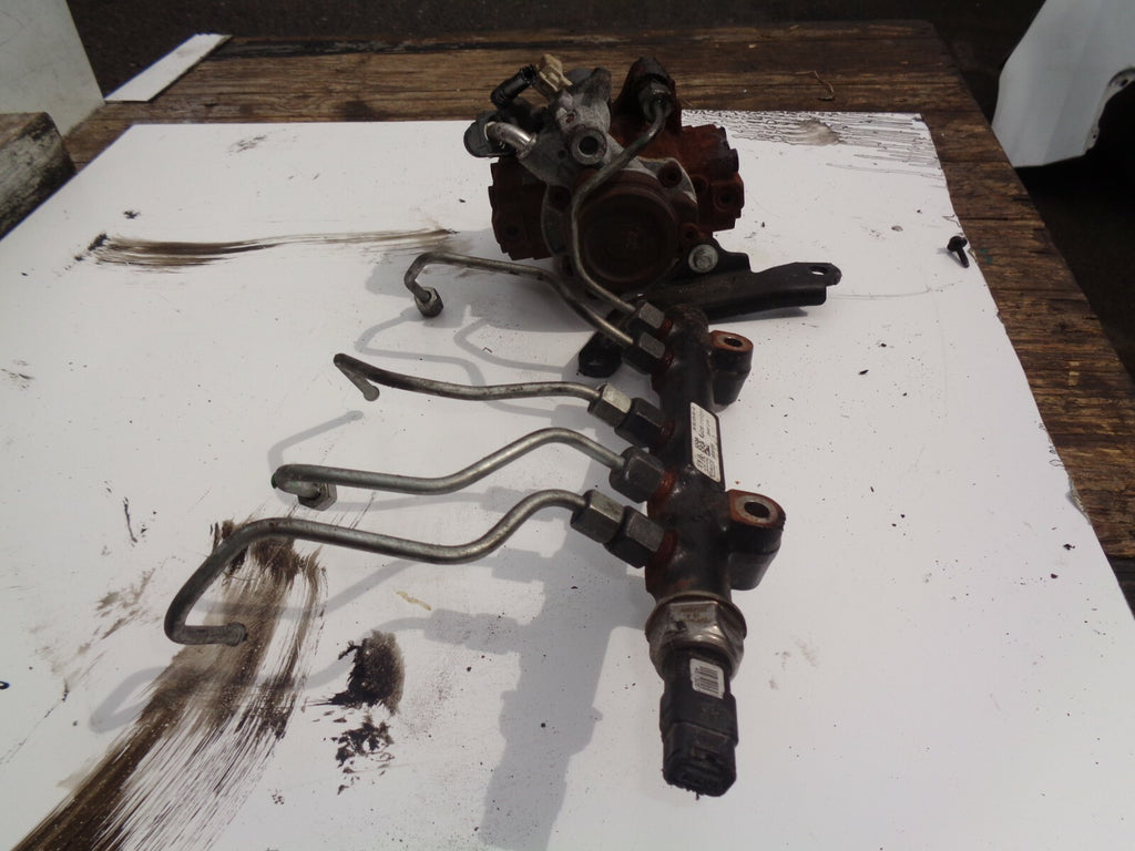 FORD FIESTA MK7 2015 INJECTOR RAIL AND PIPES 96 852 975 80