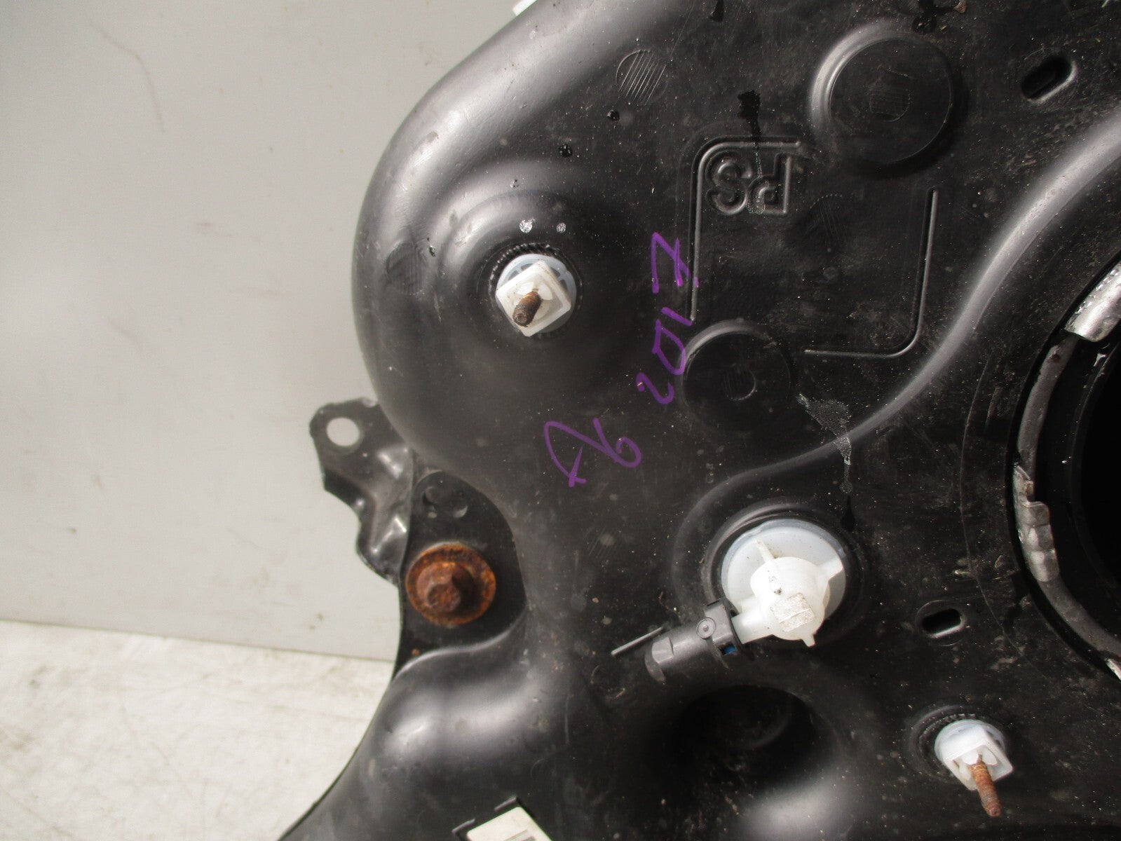 2002 AUDI A6 C7 4G 2.0 DIESEL ADBLUE TANK 4G0131877