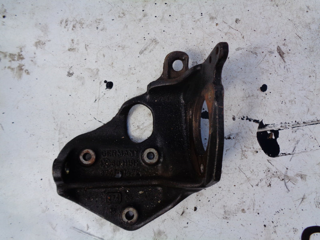 VW LT35 TRANSPORTER T4 2.5 TDI 19962006 ENGINE MOUNT SUPPORT BRACKET 074130147C