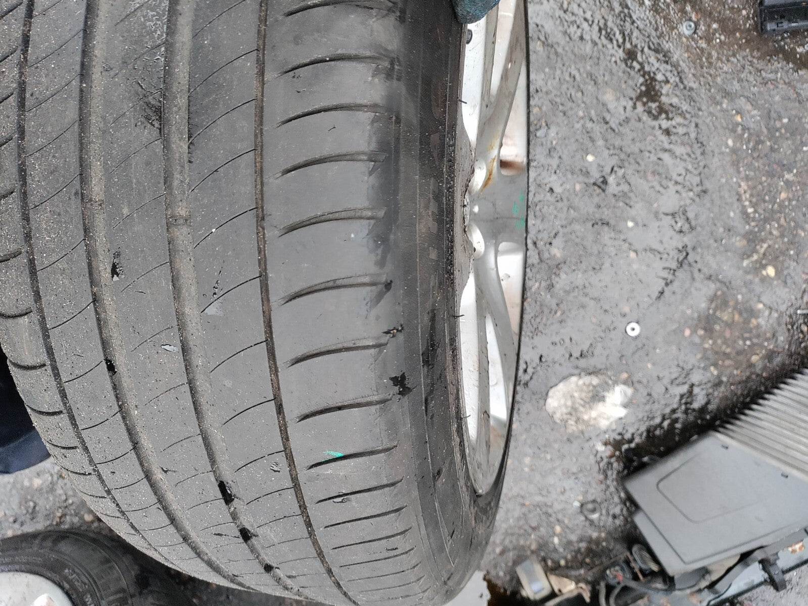 2009 JAGUAR XF X250 18 INCH ALLOY WHEEL WITH TYRE 245/45R18 REF 4