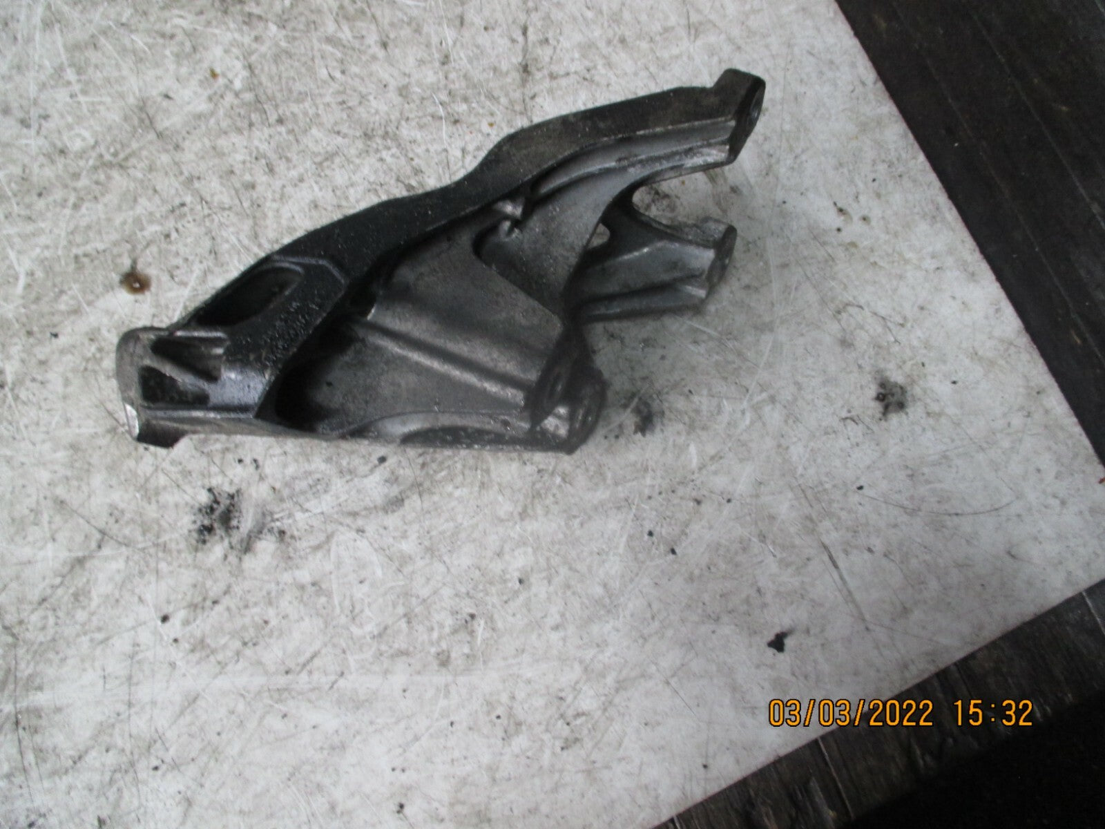 AUDI A5 8T 2011 2.0 TDI ENGINE MOUNT BRACKET 8K0199307BE